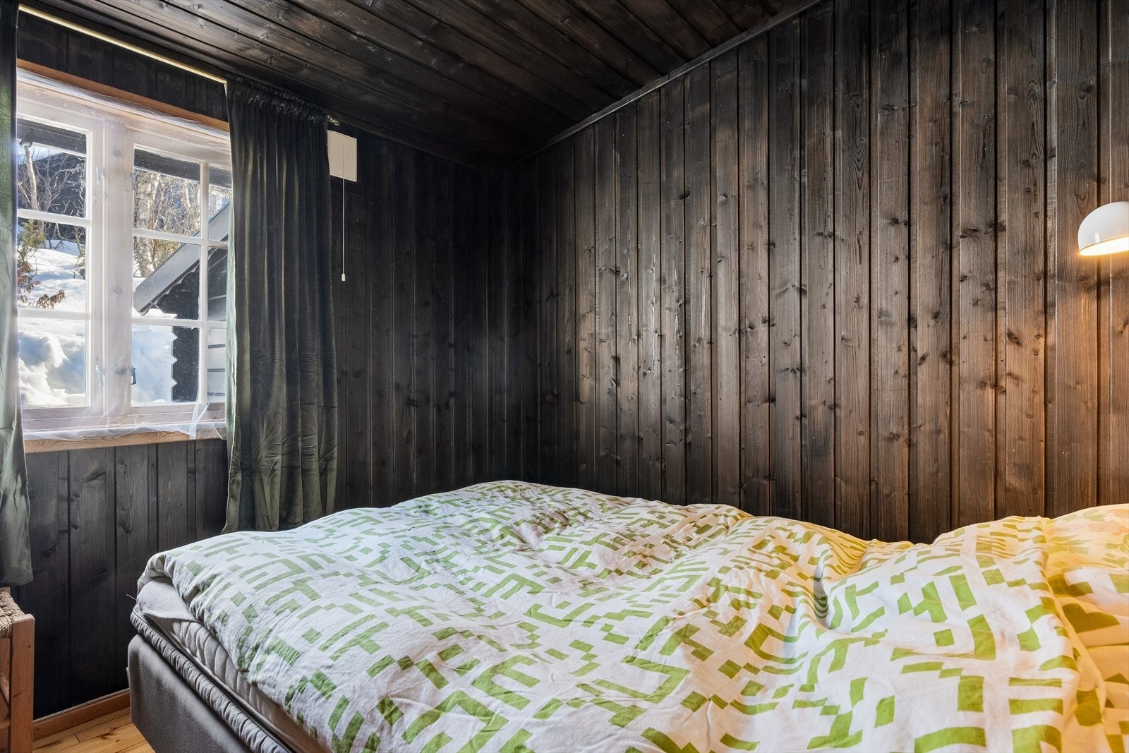 Med tre soverom, hvorav to med dobbeltseng og ett med køyeseng, er det god plass til både store og små. Galleribilde