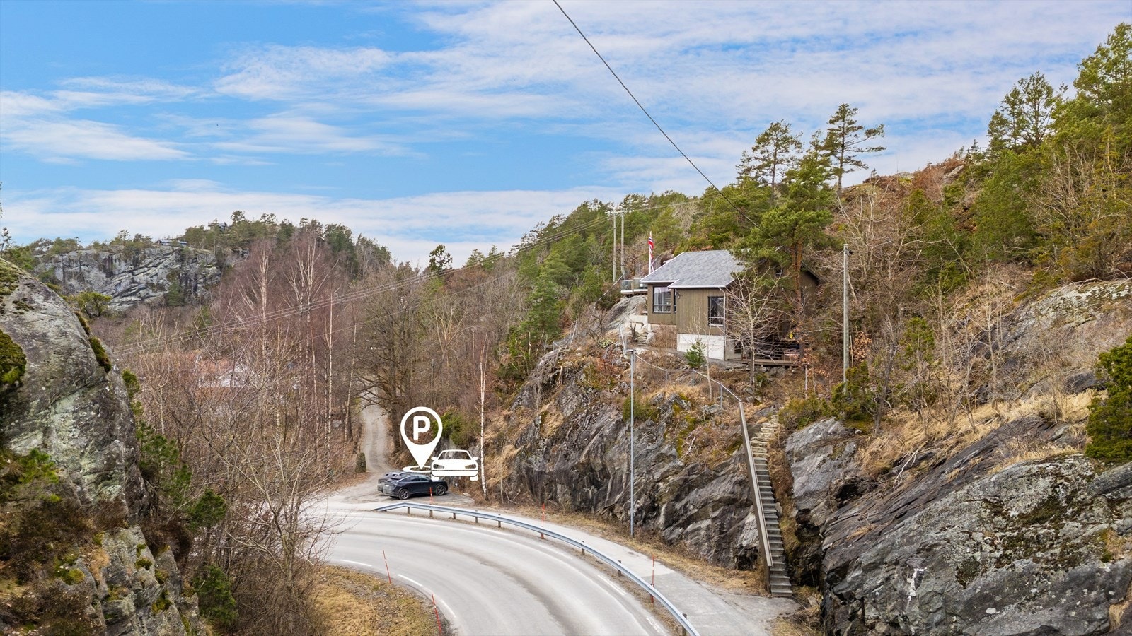 Parkering på egen tomt rett nedenfor hytta Galleribilde