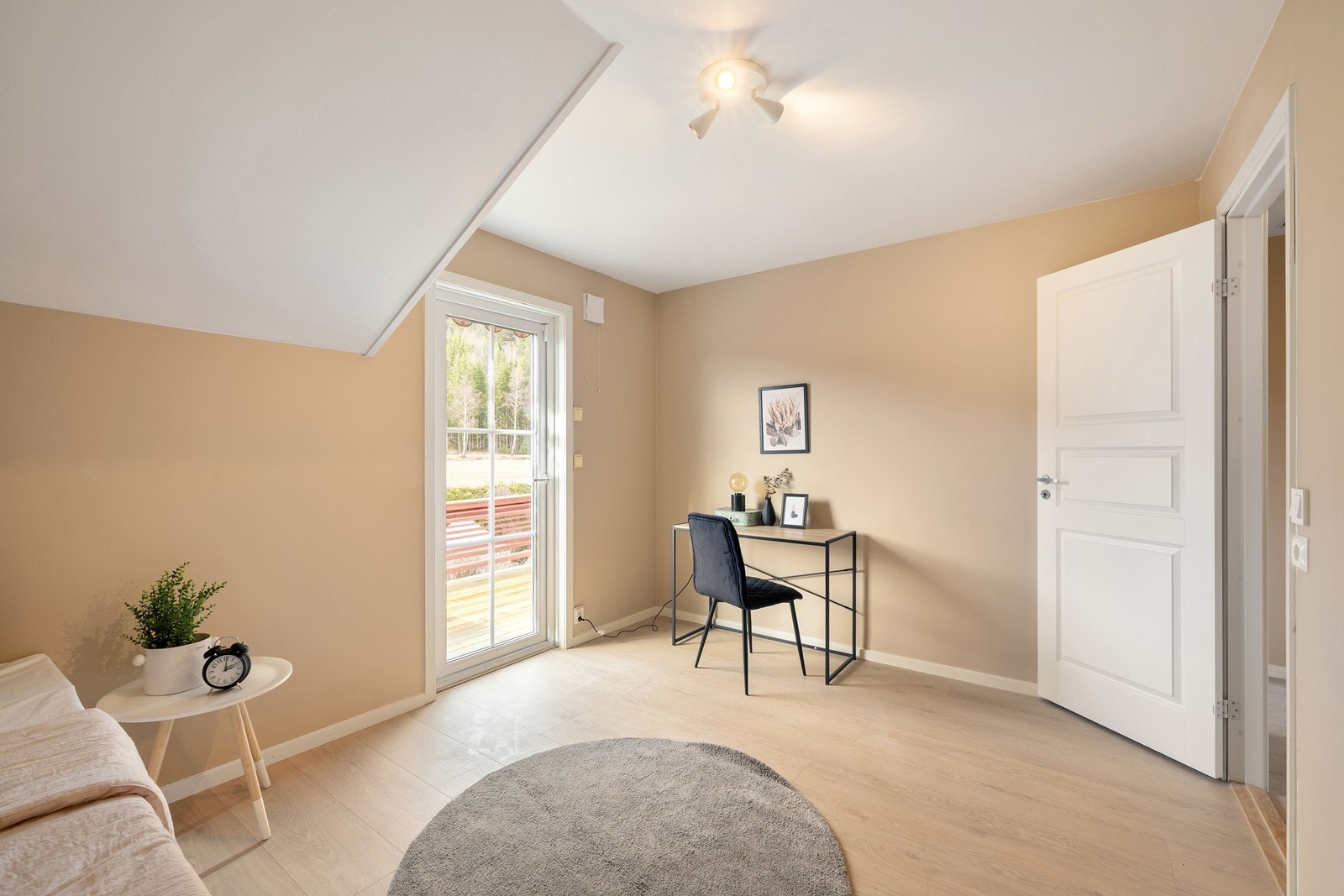 Rommene har plass til seng, nattbord, garderobeløsning og evt. skrivebord. Galleribilde