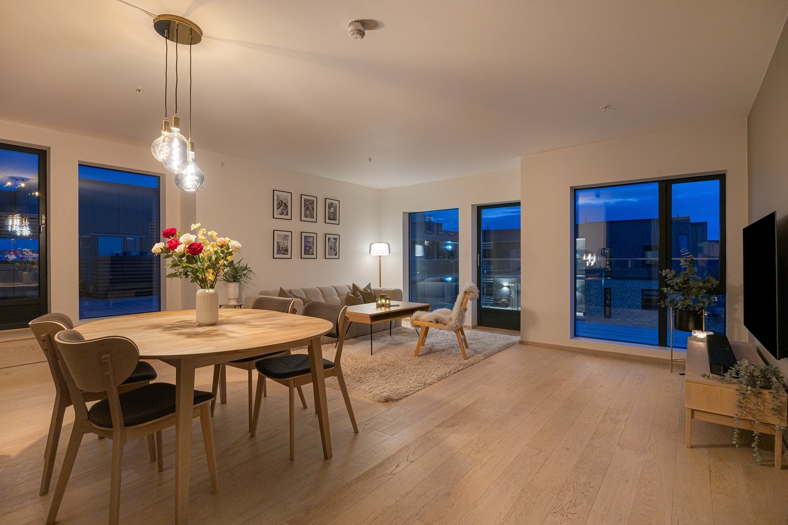 Leiligehten har enstavs parkett som gir et helhetlig og pent inntrykk. Galleribilde