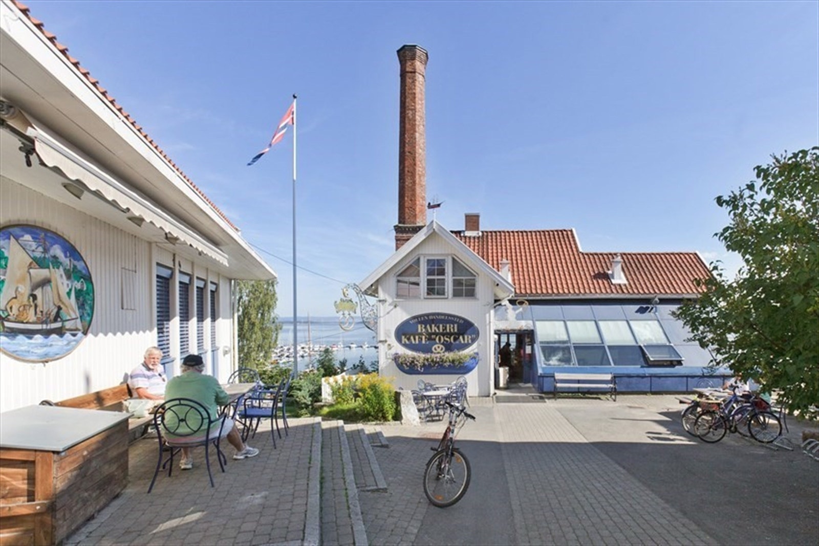 Cafe Oscar ved Vollen Marina Galleribilde
