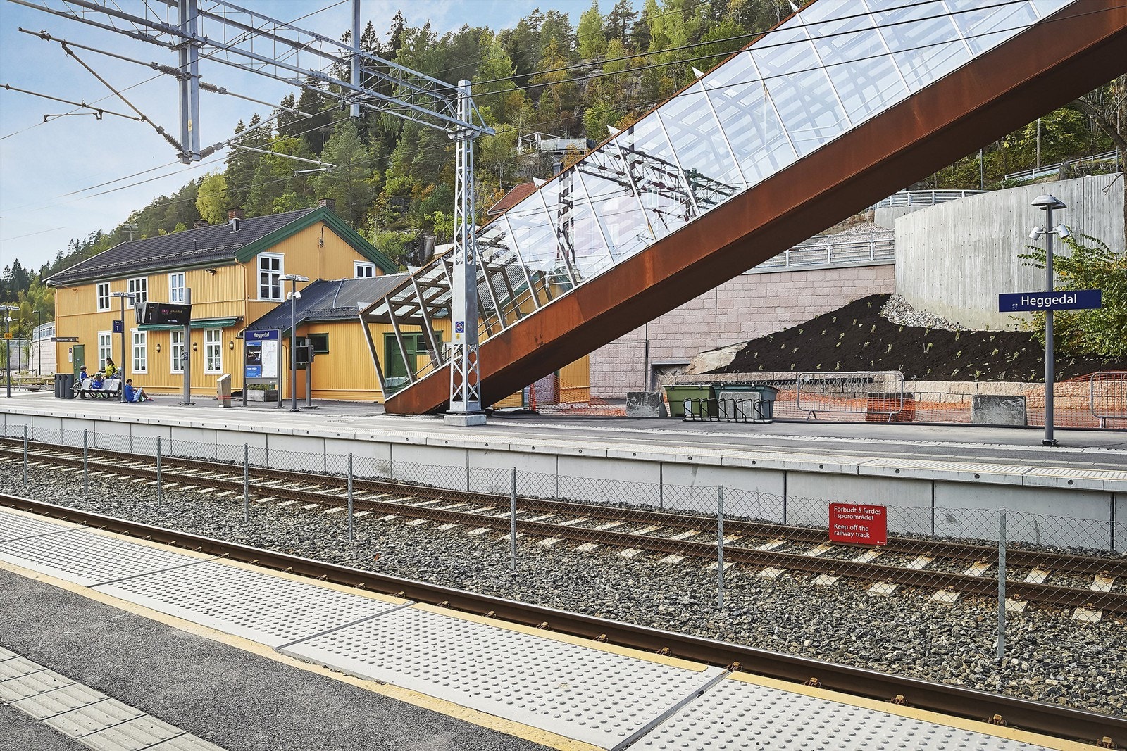 Heggedal togstasjon med hyppige avganger retning Asker/Oslo Galleribilde