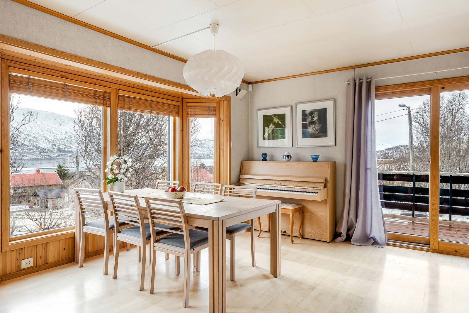Fra stue er det utgang til balkong på 16 kvm. Galleribilde