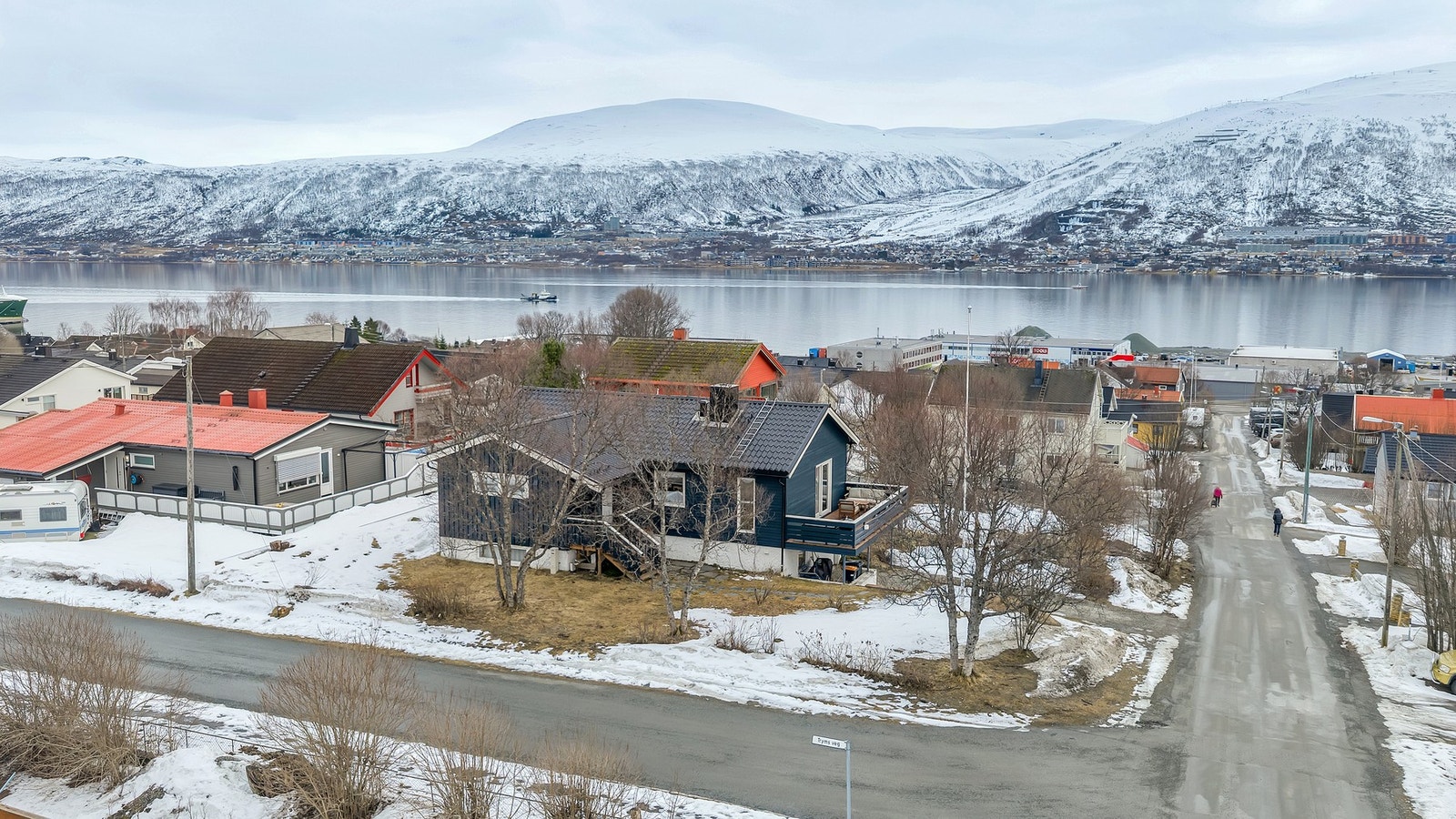Velkommen til Vales veg 17! Foto: Morgan Isaksen, Stormcam. Galleribilde