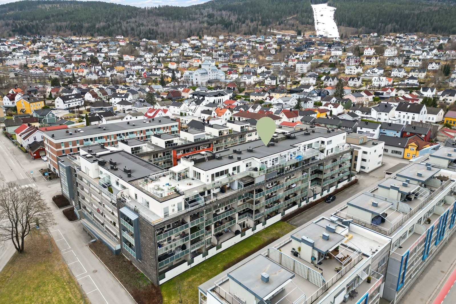 Beliggenheten gir kort vei til både byliv og flotte turområder. Galleribilde