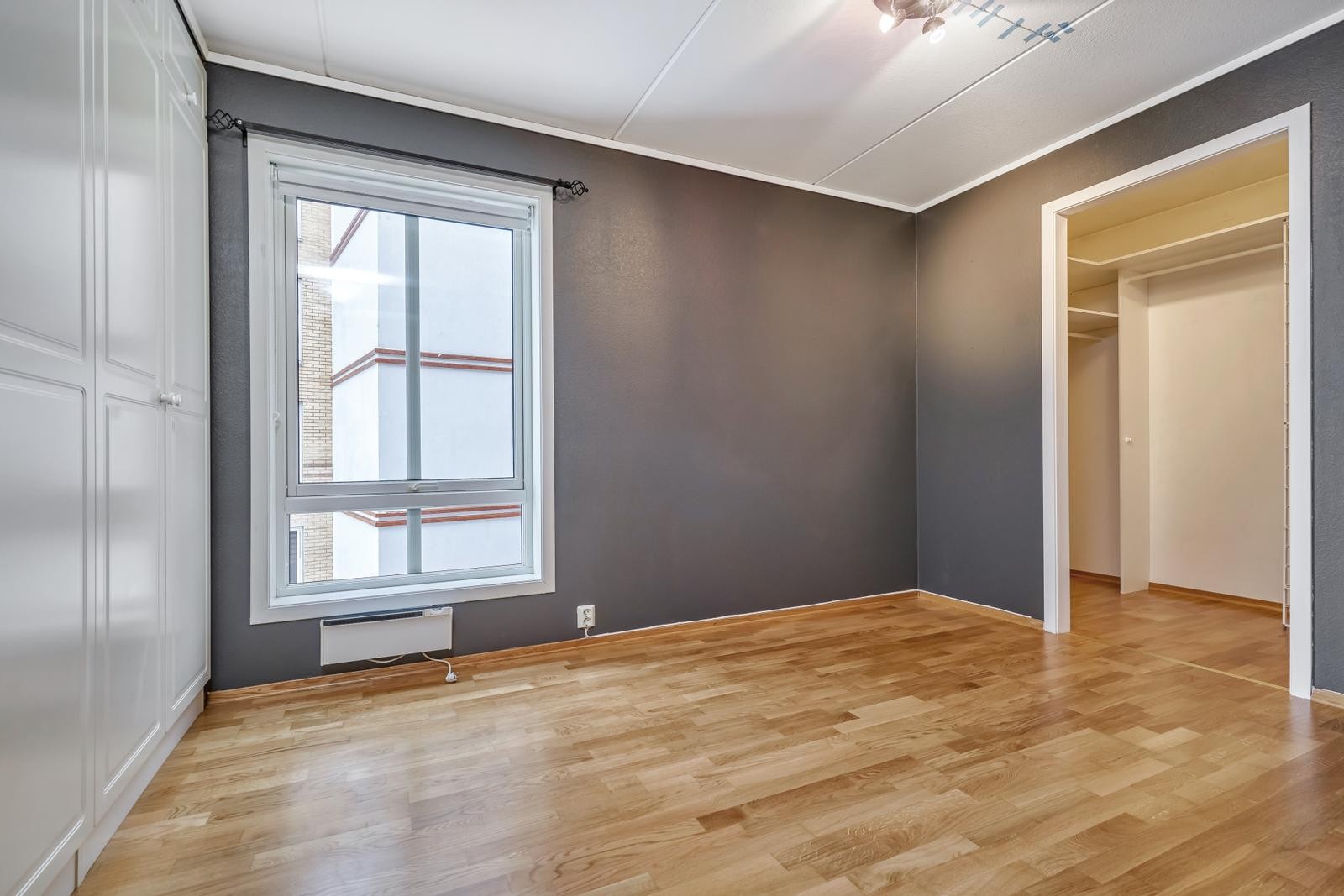 Skapplass i begge soverom Galleribilde