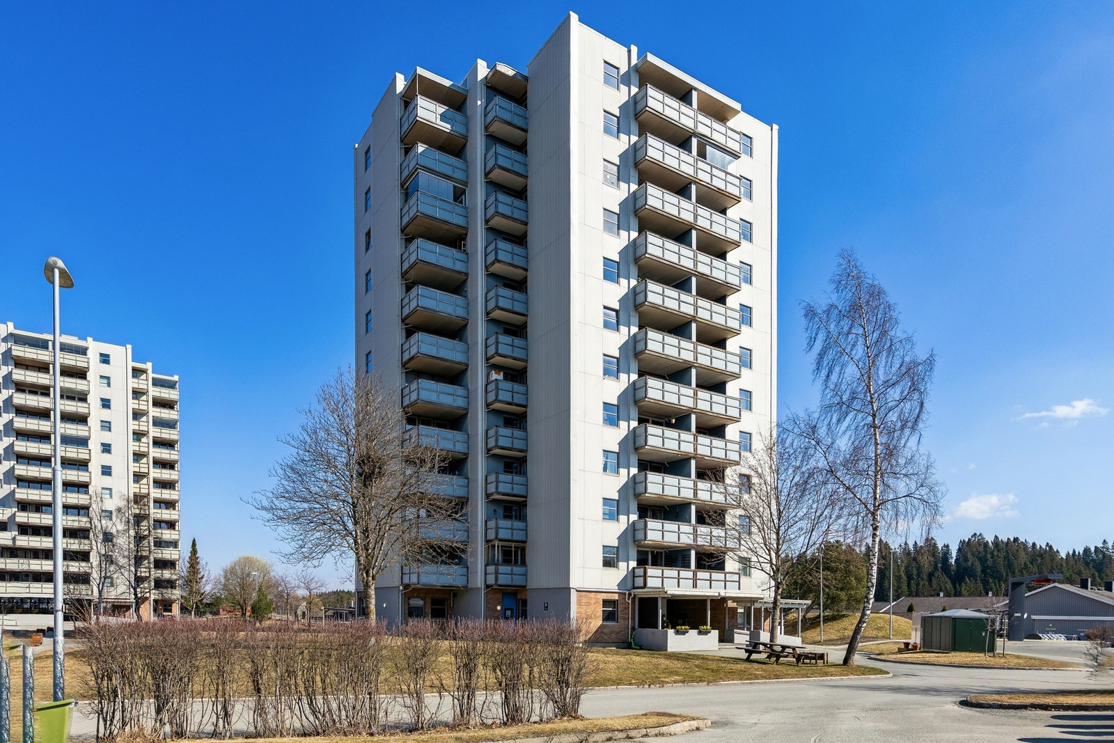 Fra leiligheten er det gangavstand til dagligvare, barnehage, skole og flotte turmuligheter. Velkommen til en hyggelig visning! Galleribilde