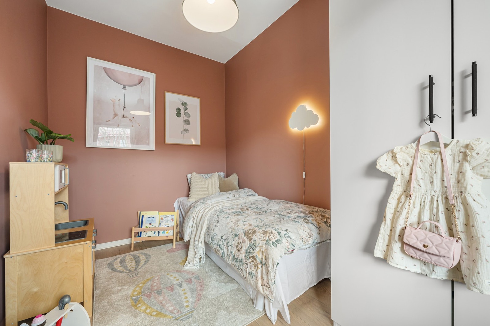 Soverom 3 med inngang fra stue. Galleribilde