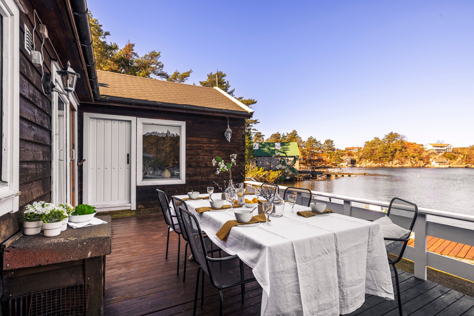 Dette er en nydelig plass for å invitere til sosiale sammenkomster eller grille med familien. Galleribilde