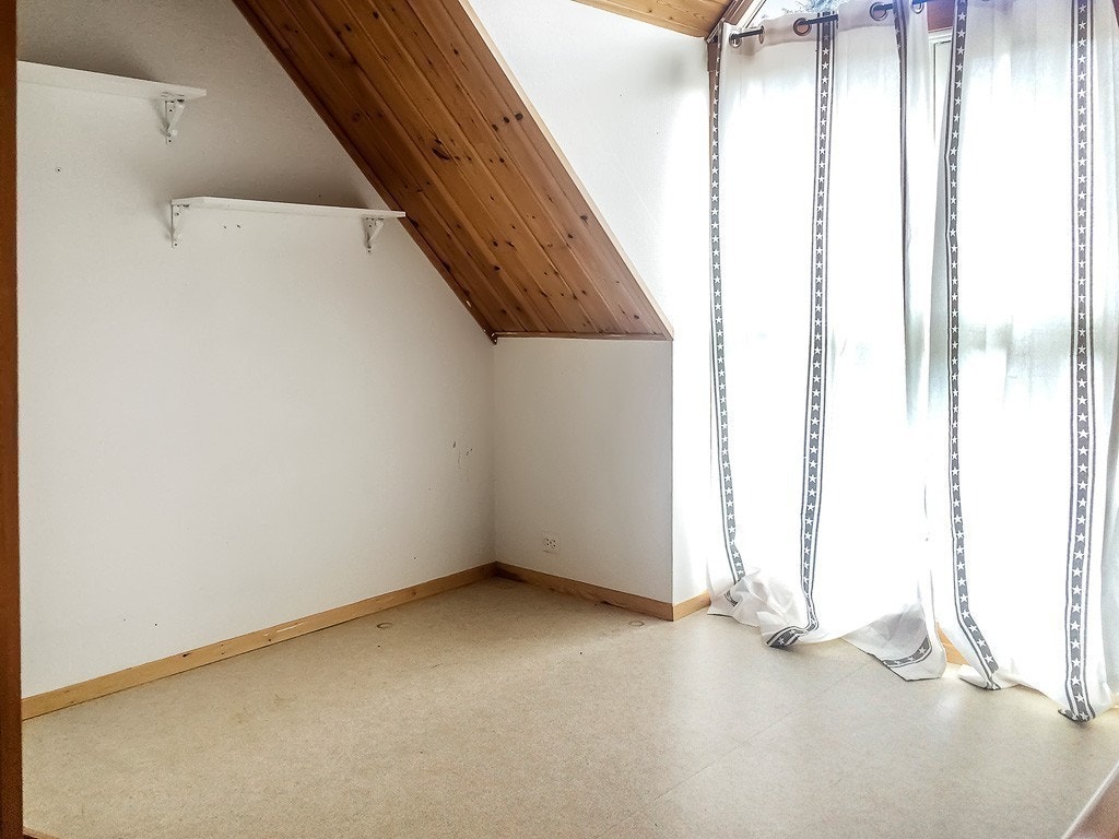 Stue med store vindu. Galleribilde