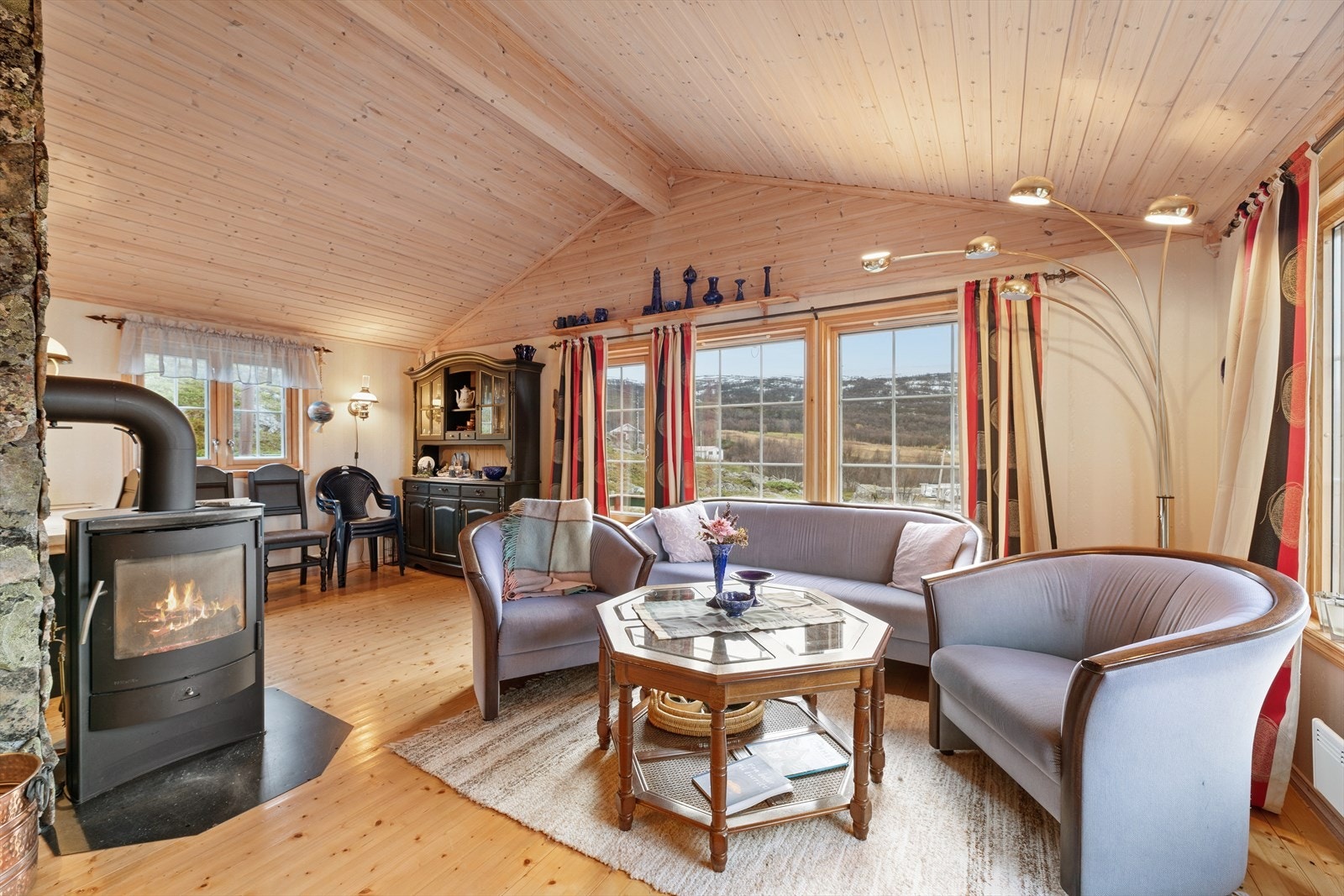 Her får du god plass til å invitere familie og venner på en hyggelig sammenkomst. Galleribilde