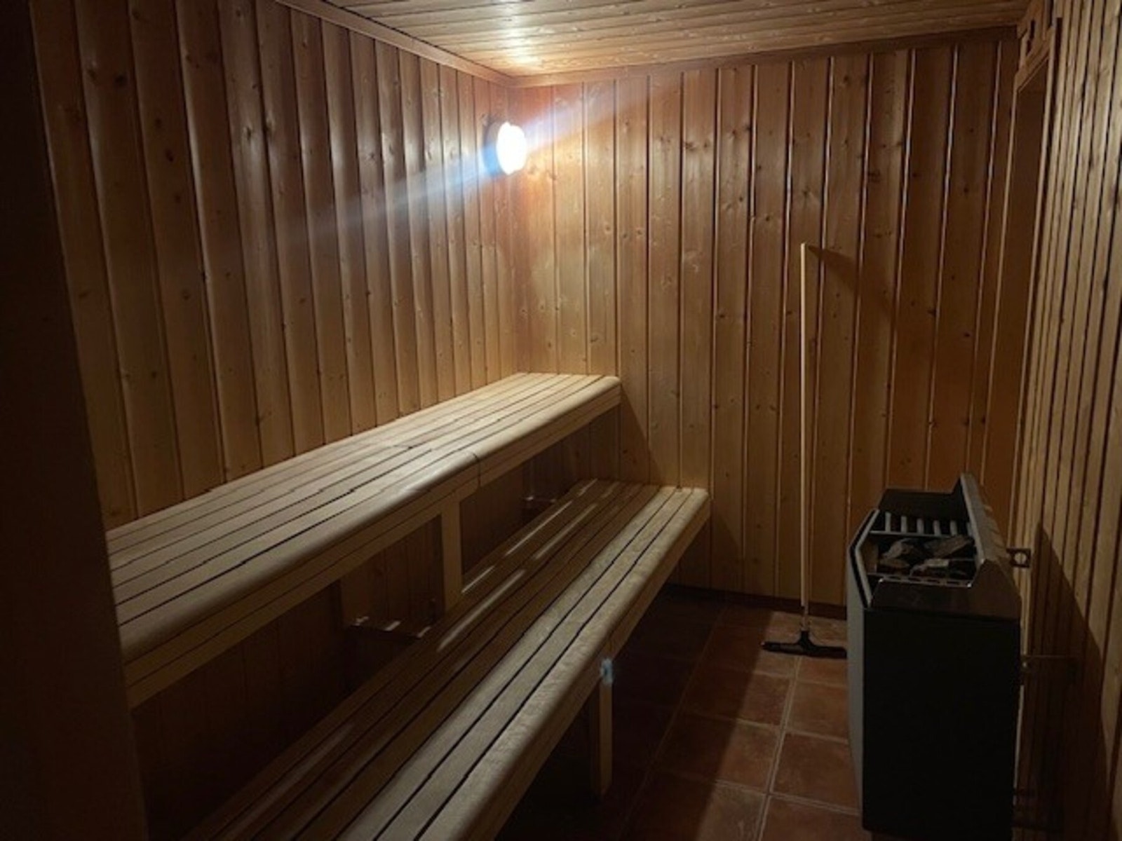 Badstue i fellesrom. Galleribilde