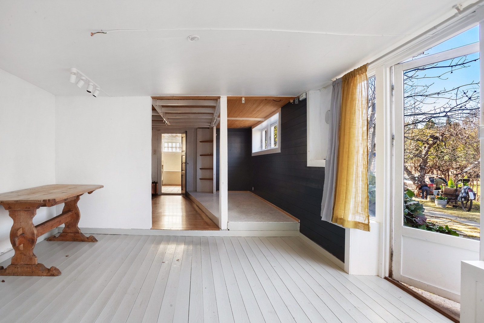Direkte adkomst fra hage til kjellerstue. Galleribilde