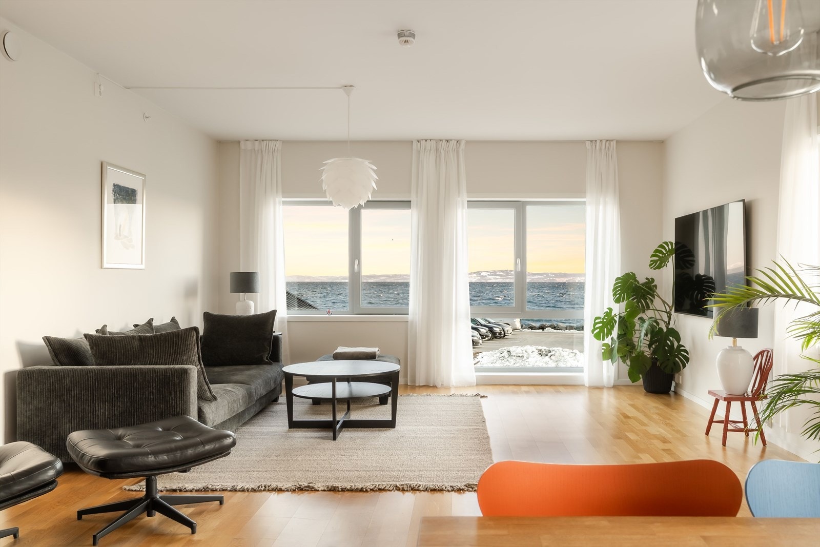Her får du en leilighet med behagelig bomiljø med balansert ventilasjon og sentraloppvarming. Galleribilde
