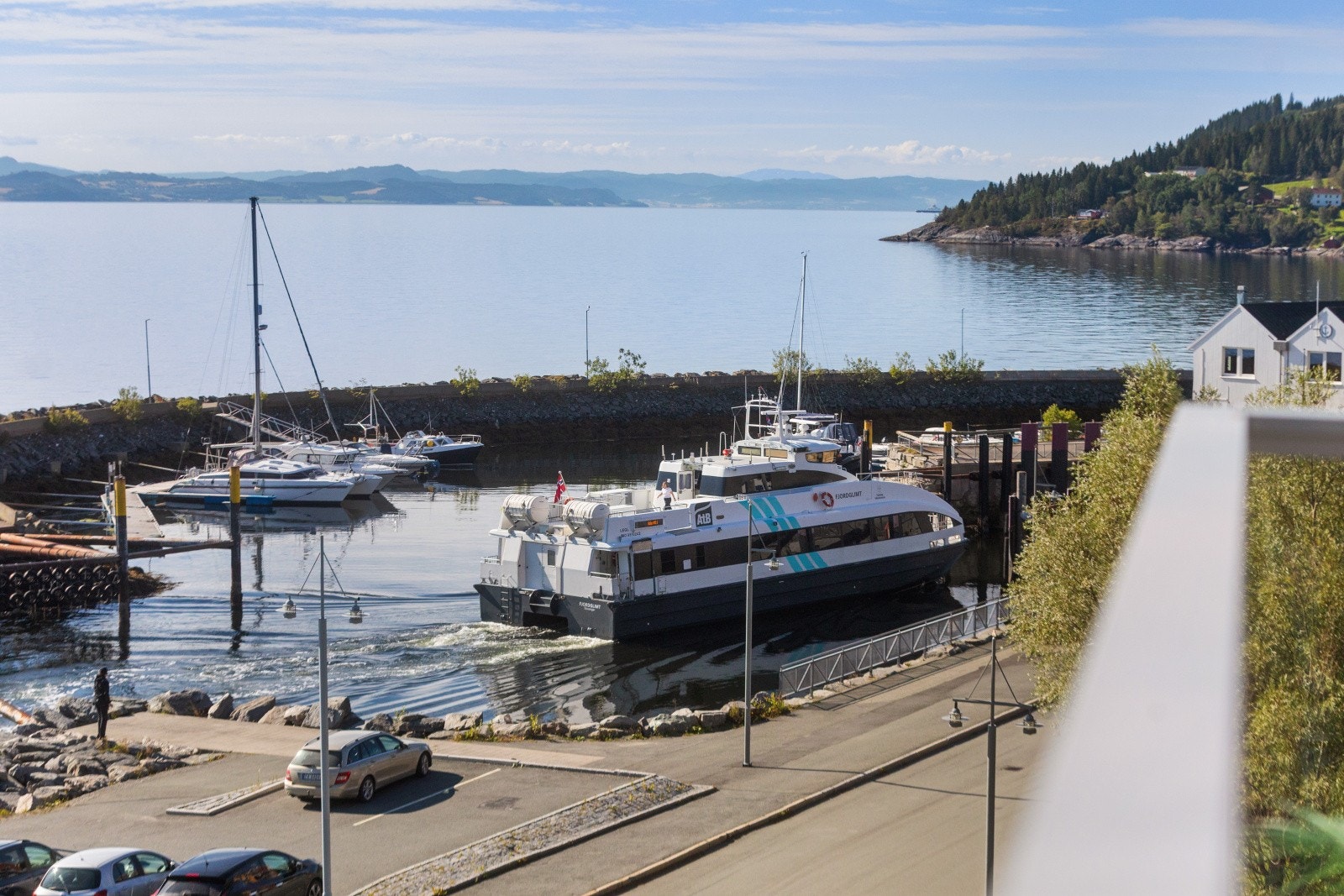 Fra Vanvikan går det hurtigbåt som tar deg til Trondheim på ca. 25 minutter. Galleribilde