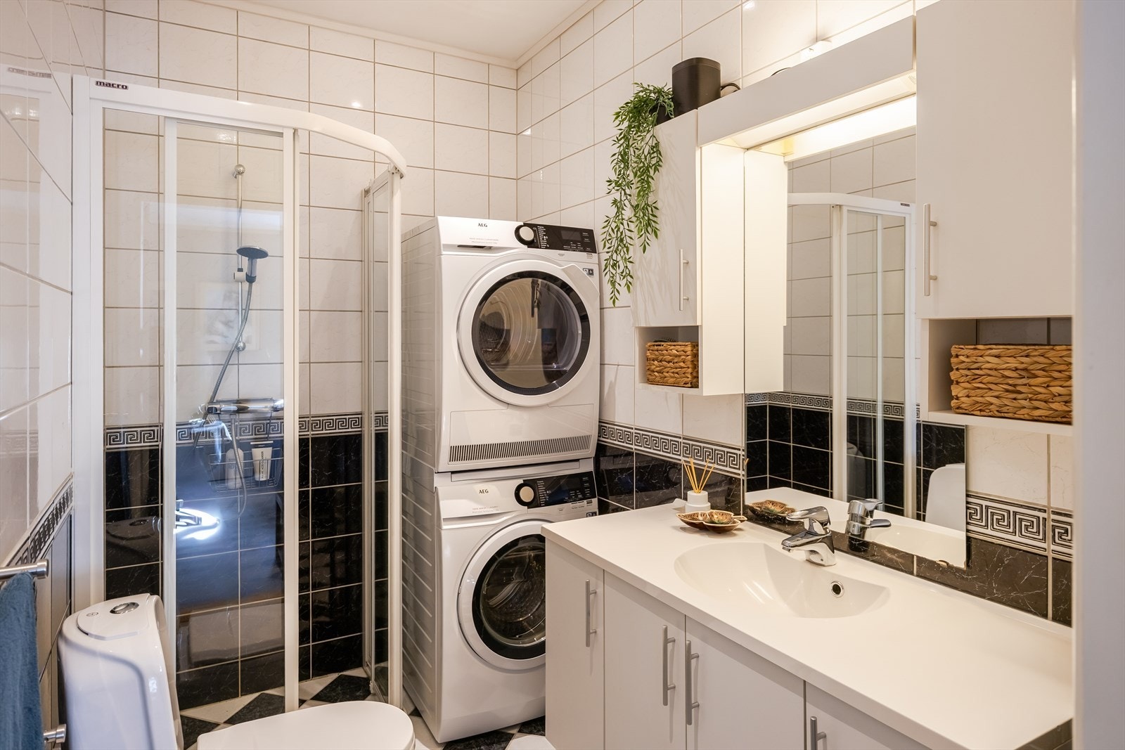 Flislagt bad på 4 m² med gulvvarme. Galleribilde