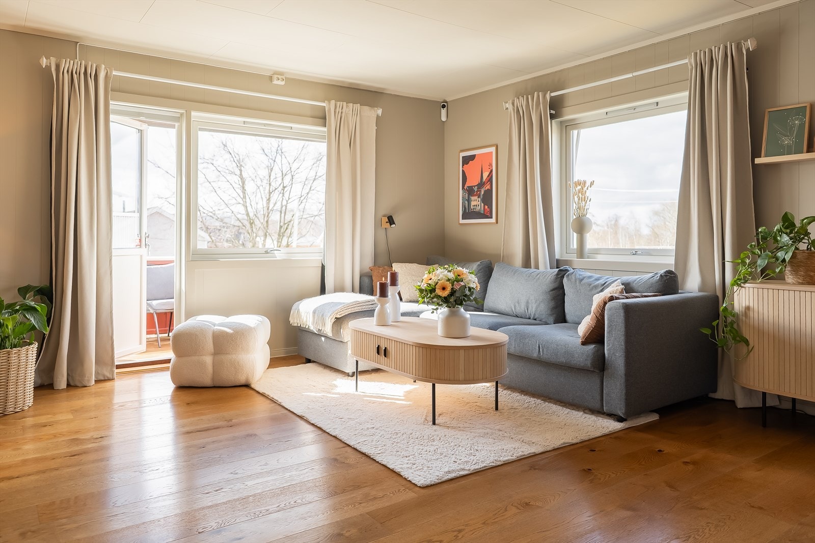 Emera Eiendomsmegling ved Marit Skolmli ønsker velkommen til Thoning Owesens gate 10! Fotograf: Oscar Stoltenberg. Galleribilde