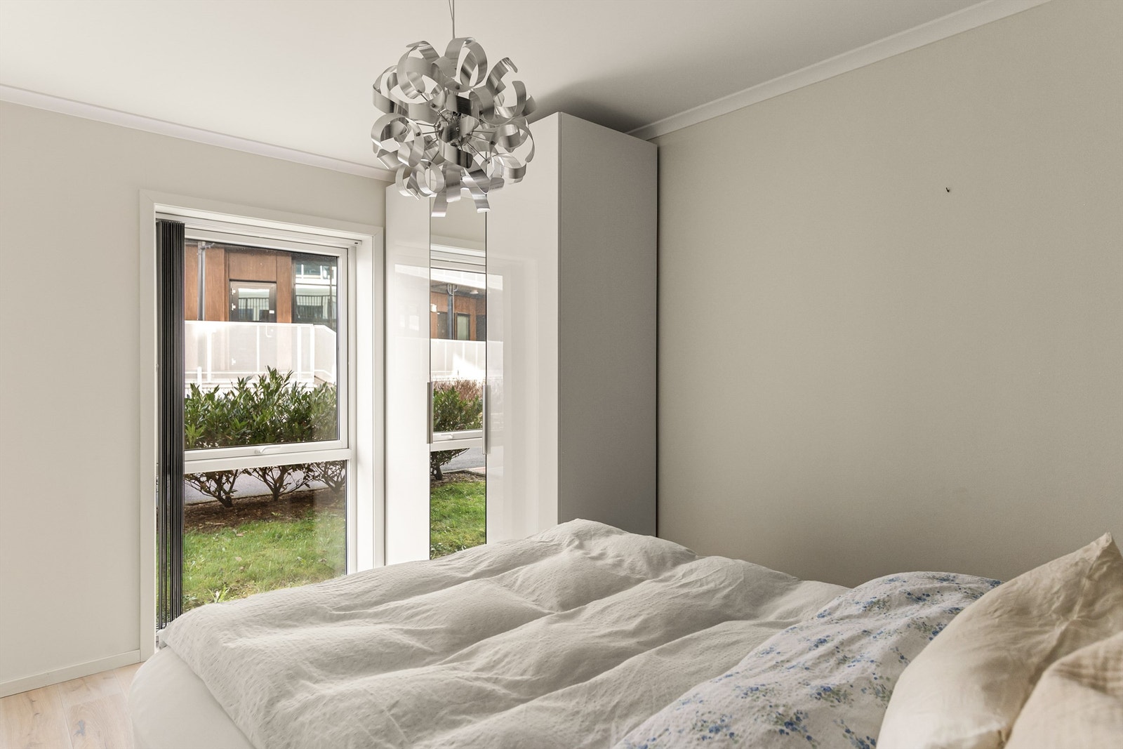 - Innredet med et garderobeskap - Galleribilde