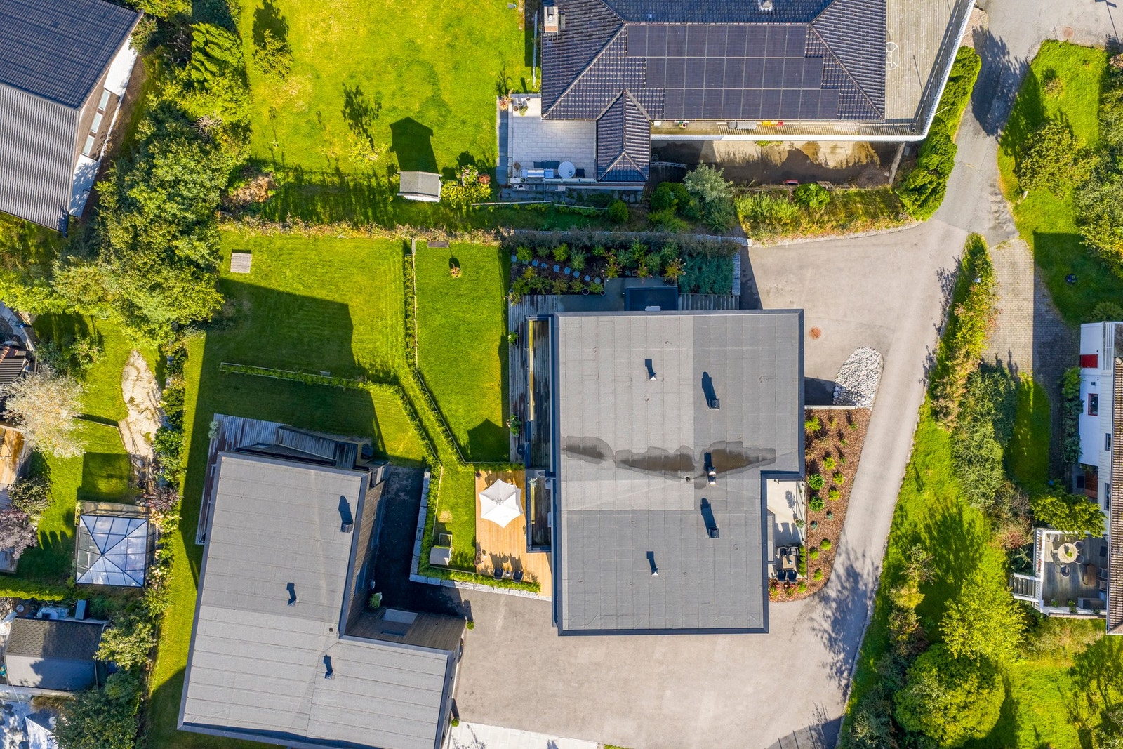 Et lite og oversiktlig sameie bestående av 3 seksjoner som gir en enkel og uformell struktur Galleribilde