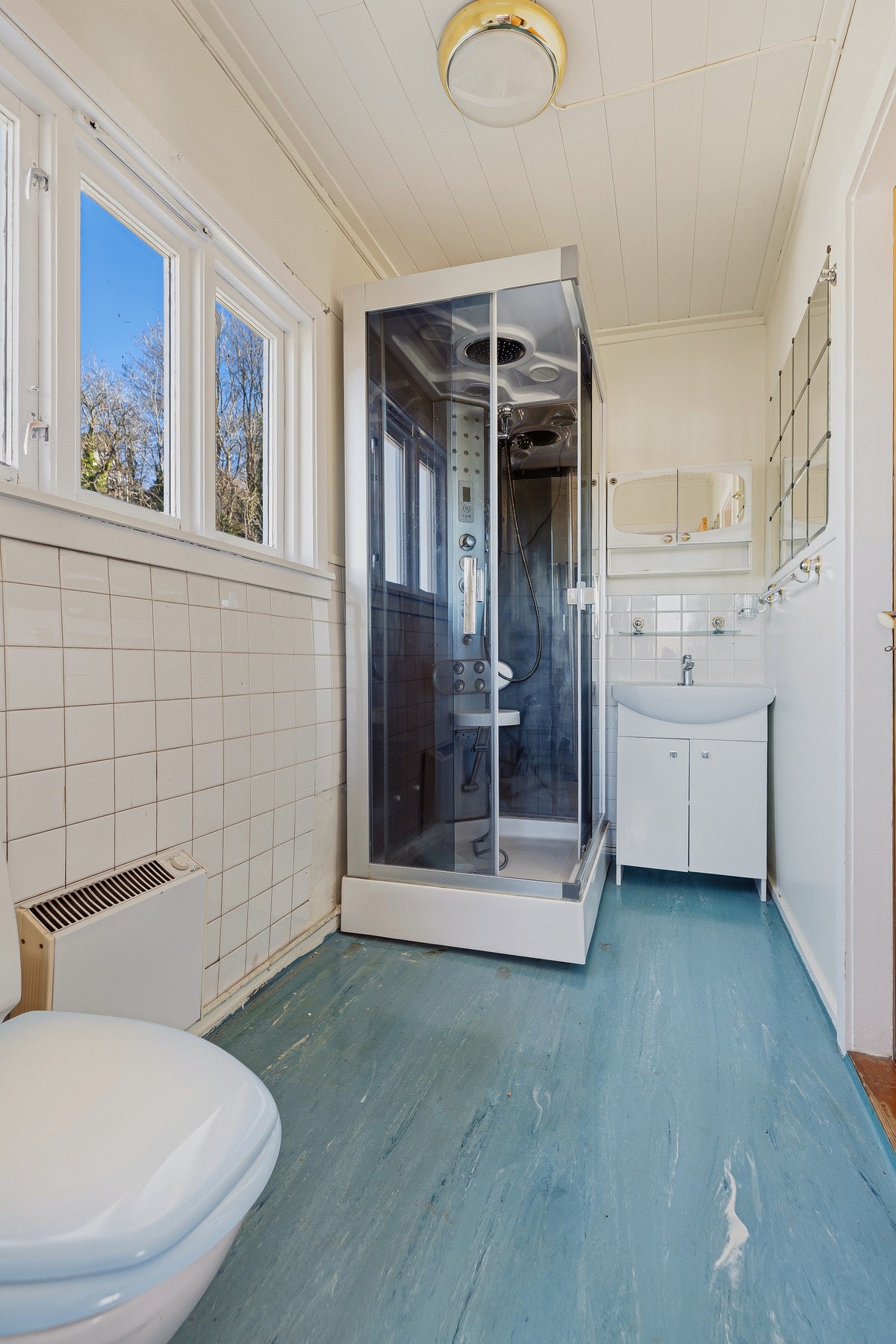 Bad i hovedetasjen. Galleribilde