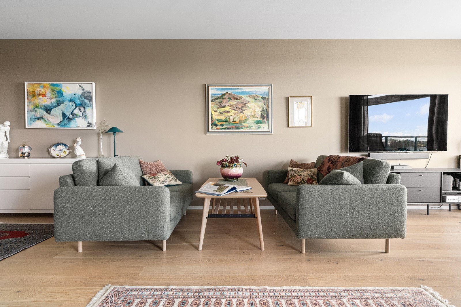 Moderne og delikate fargevalg.