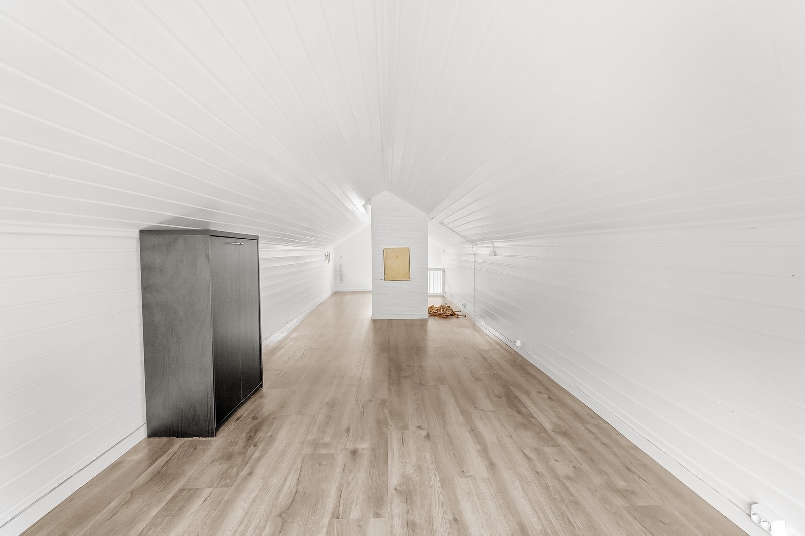Loftstuen er perfekt for å koble av med en god bok eller som lekerom for barna. Galleribilde