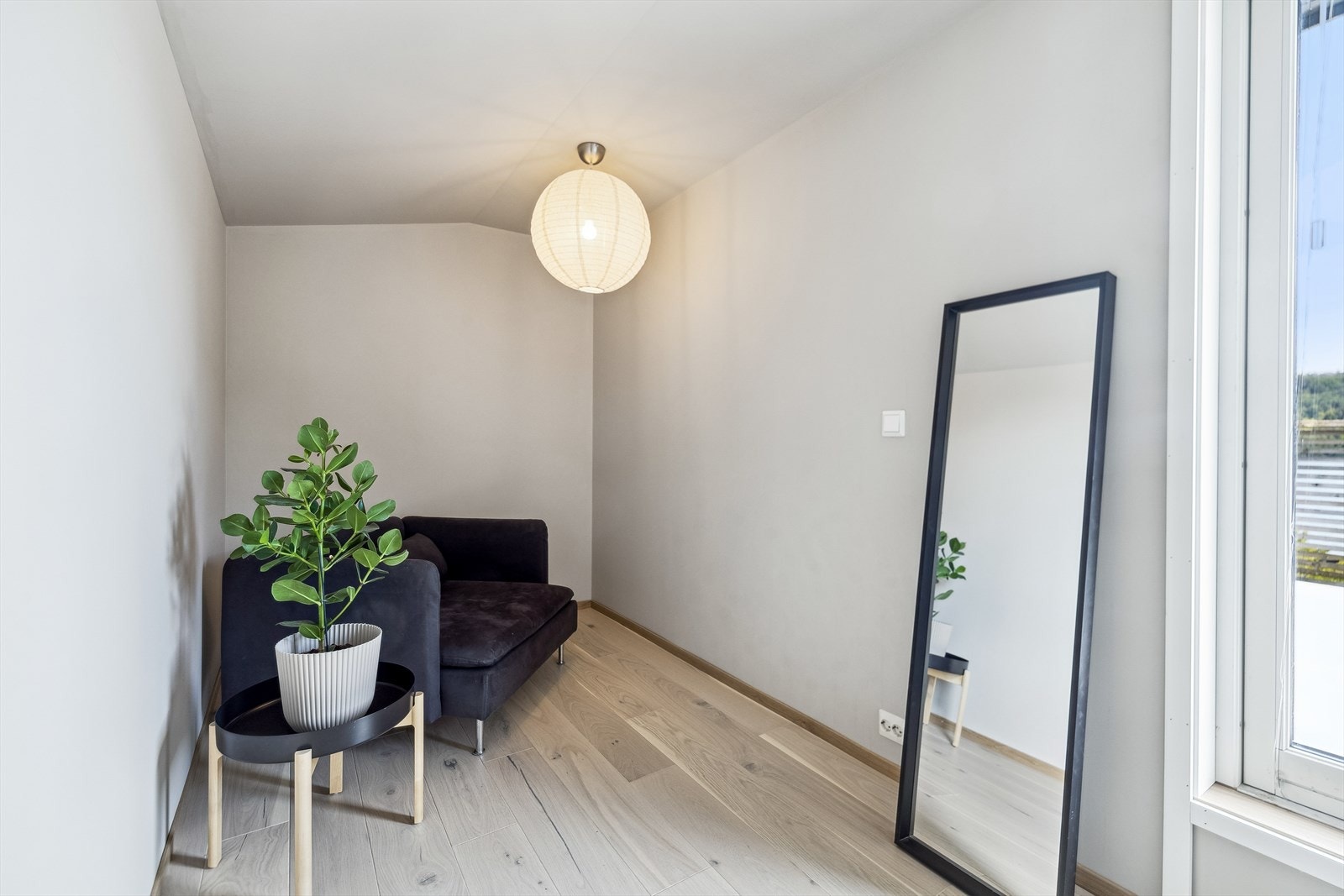 Avslapnings rom på loftet med utgang til terrassen. Galleribilde