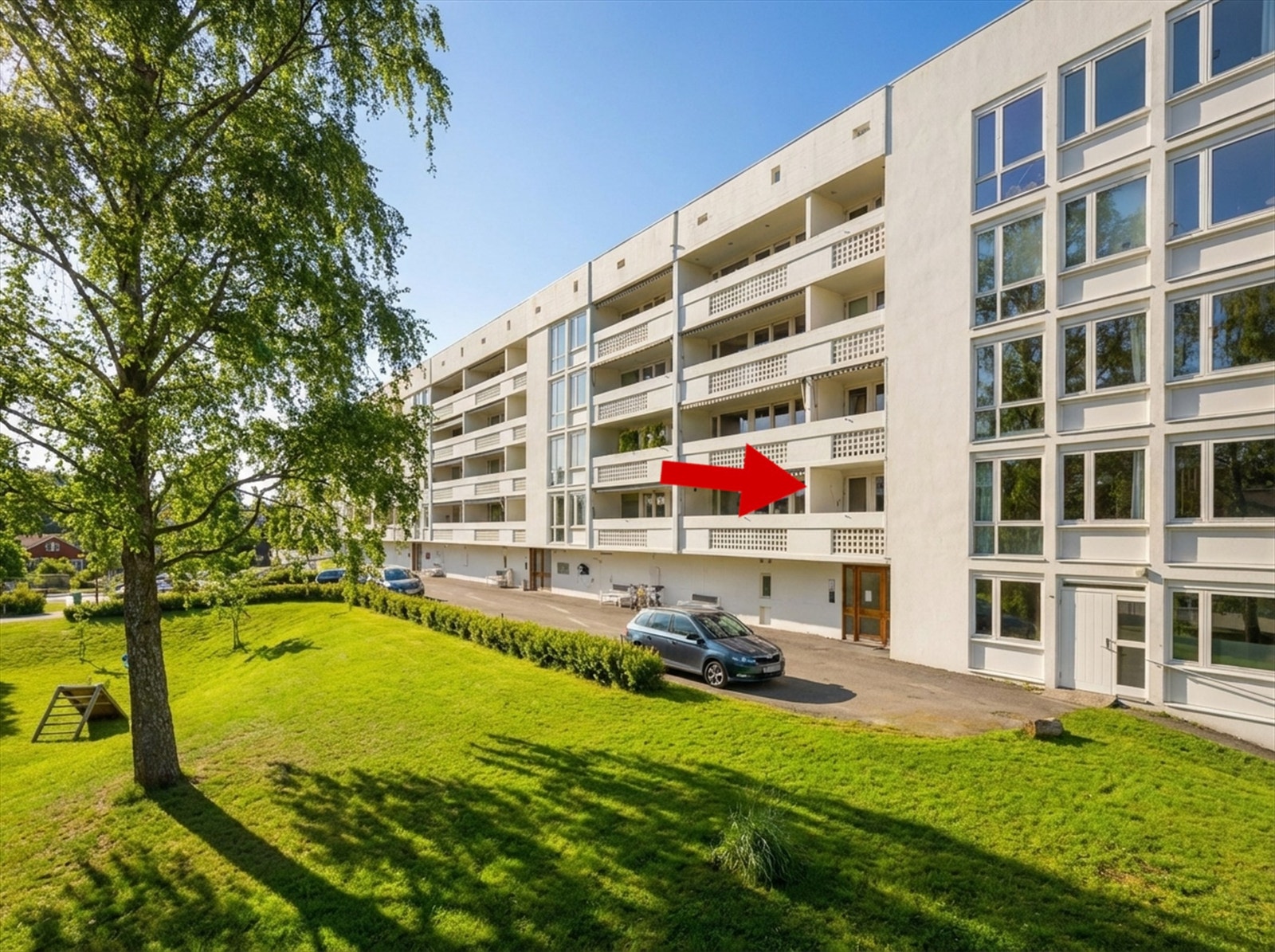 Med kort vei til markas utallige tur- og friluftsmuligheter, og nærhet til buss og T-baneforbindelser er det ikke rart mange ønsker å bosette seg i dette området. Bildet er AI redigert Galleribilde