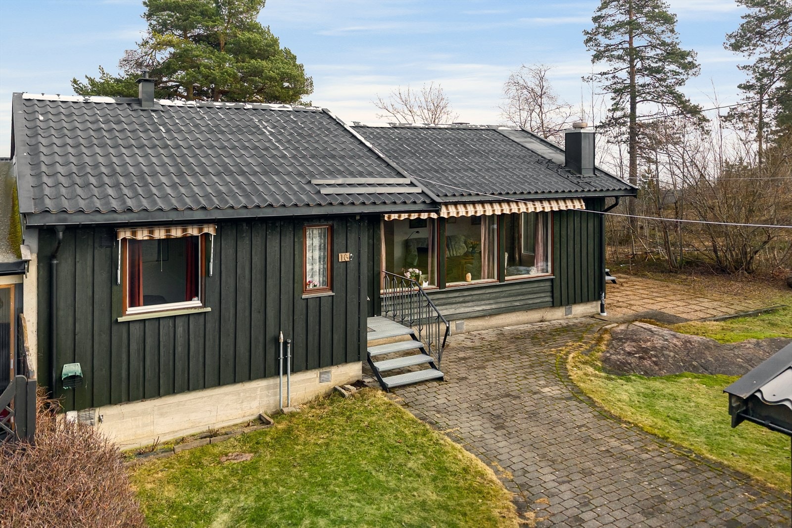 Boligen har behov for modernisering, som gir gode muligheter til å skape et hjem etter egne ønsker. Galleribilde