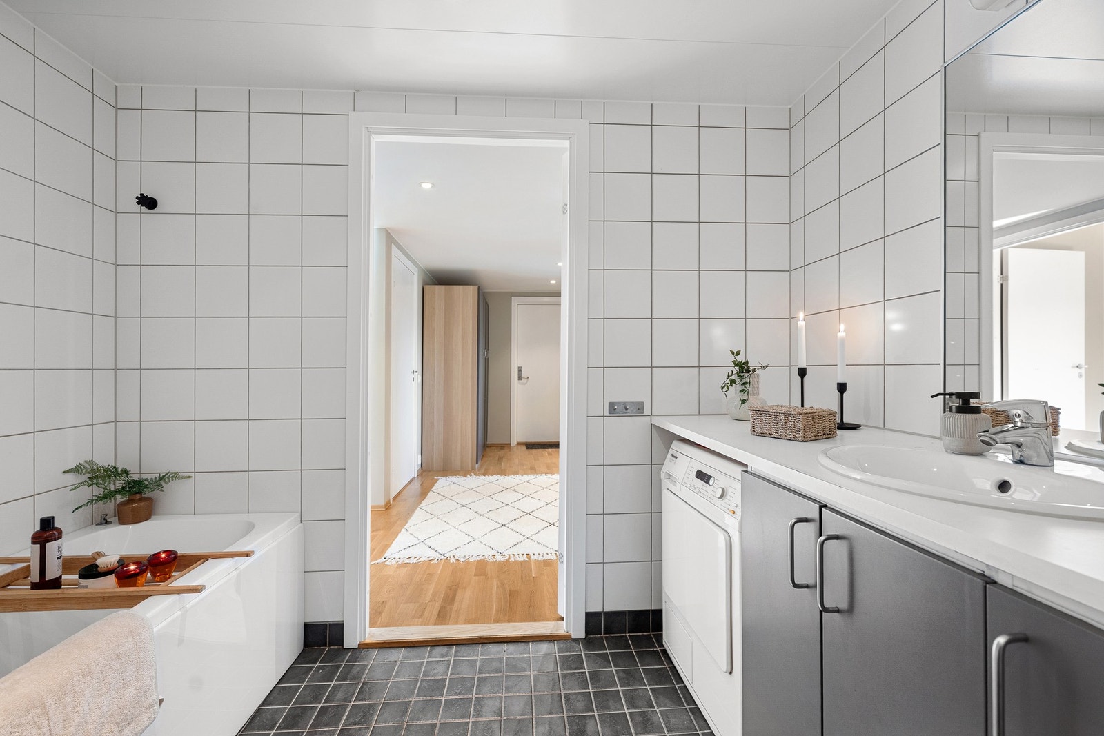 Det er opplegg for vaskemaskin og tørketrommel. Galleribilde