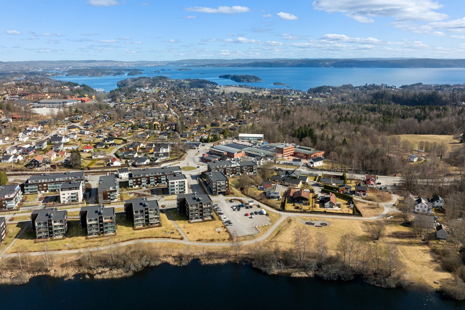 Bondistranda ligger idyllisk til ved Bondivann og kun en kort tur unna Asker sentrum. Galleribilde