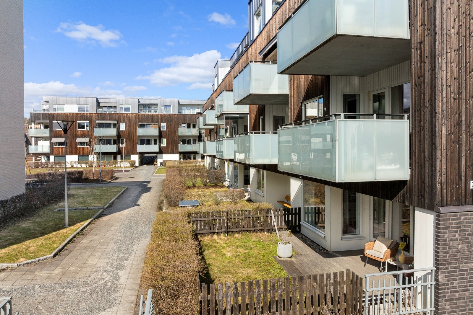Det er god plass til både utemøbler og grill. Galleribilde