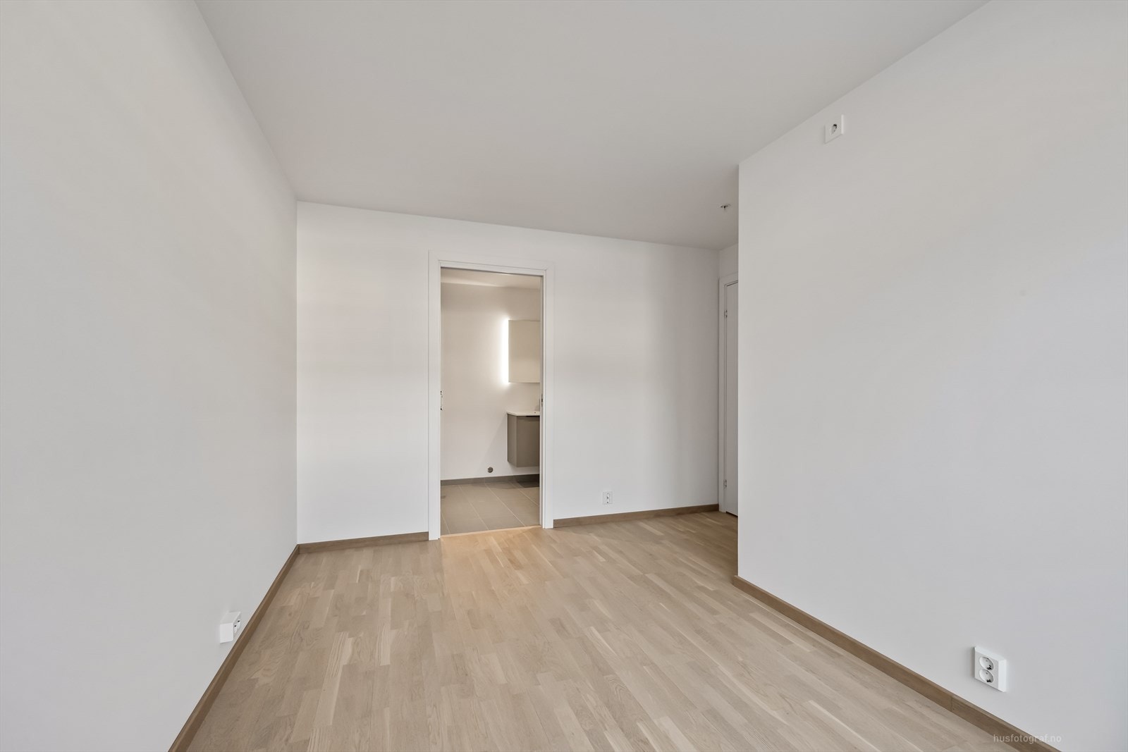 Det er også god plass til å etablerte garderobeskap. Galleribilde