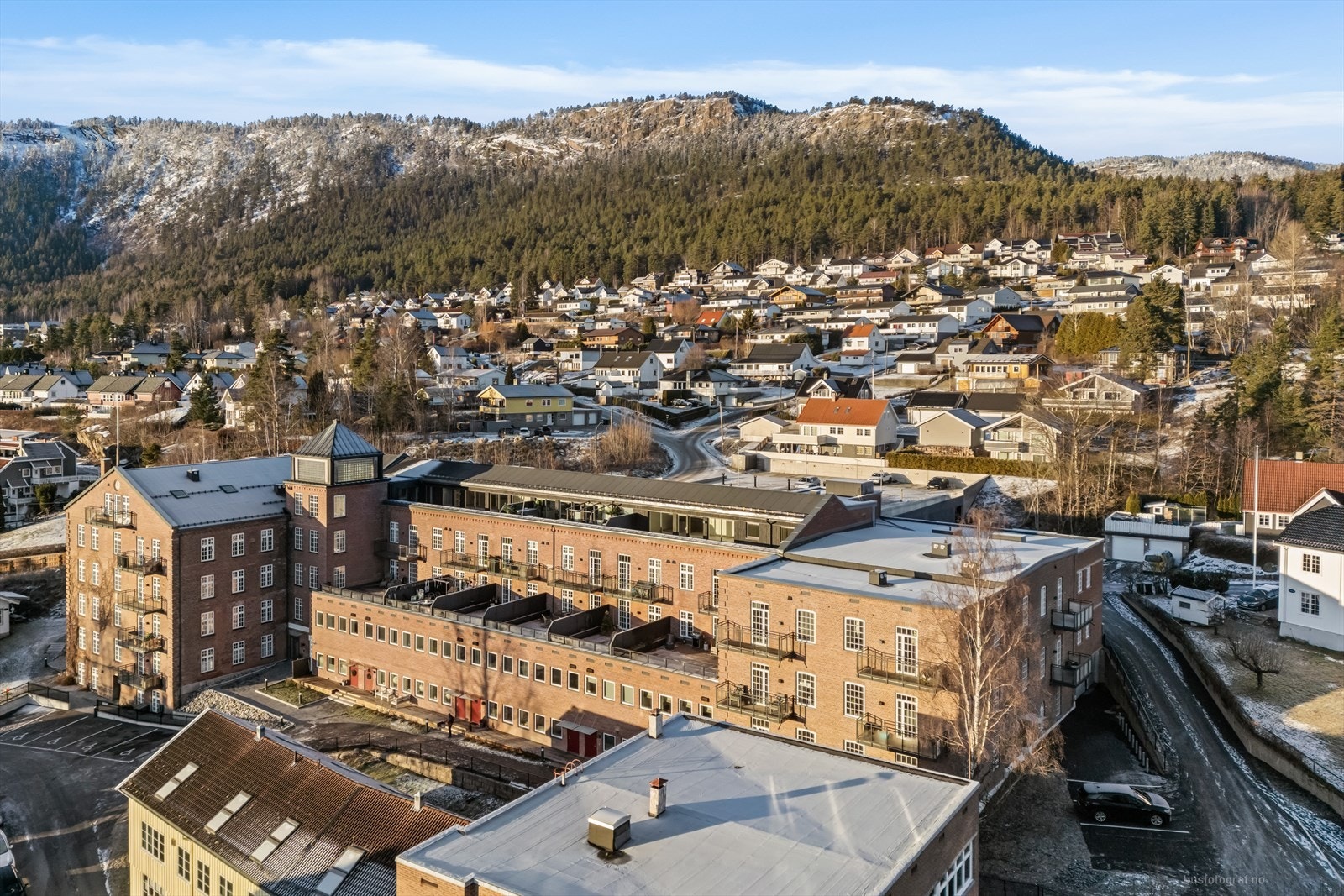 Solbergveien 22C ligger flott til sentralt i Solbergelva, i et ettertraktet og trivelig nabolag. Galleribilde