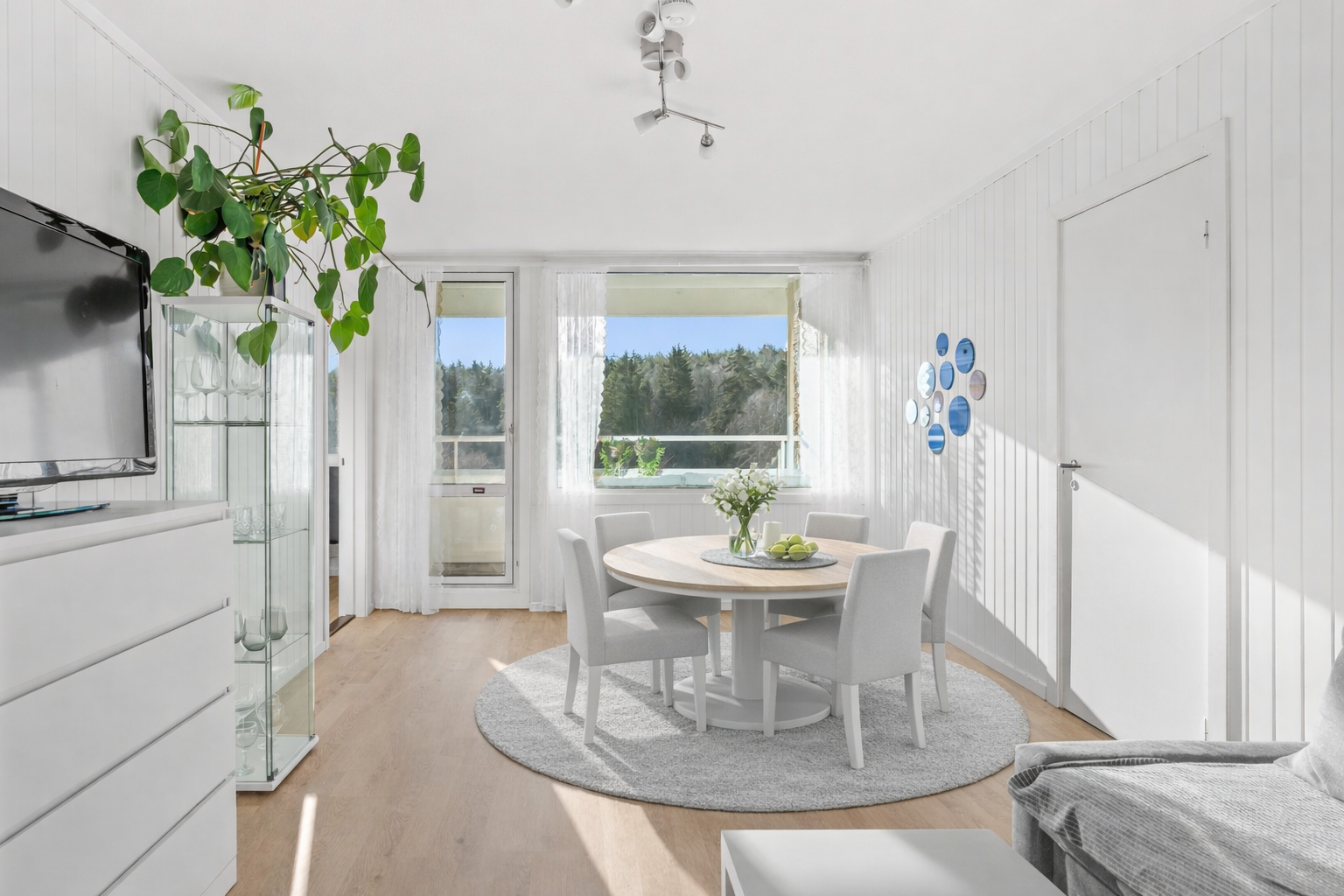 Velkommen til Haugerudveien 74! Foto: Foto: Stefan Borup. Bildet er digitalt møblert Galleribilde