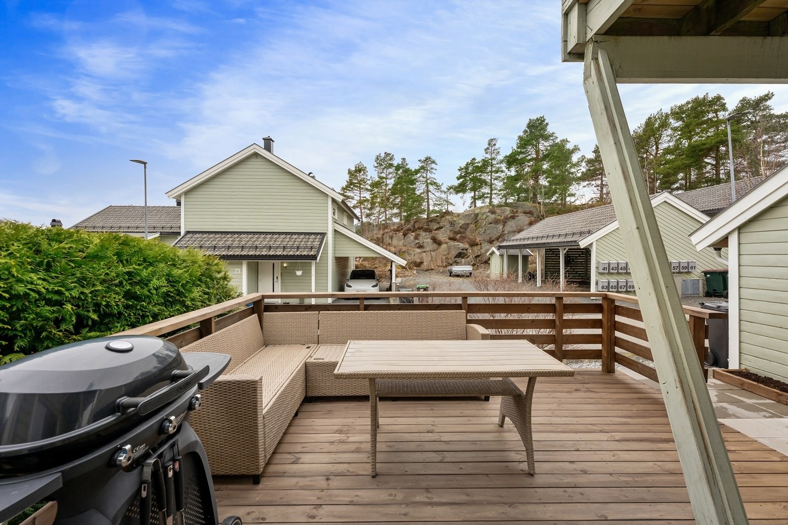 28 kvm terrasse mot vest/sør. Galleribilde