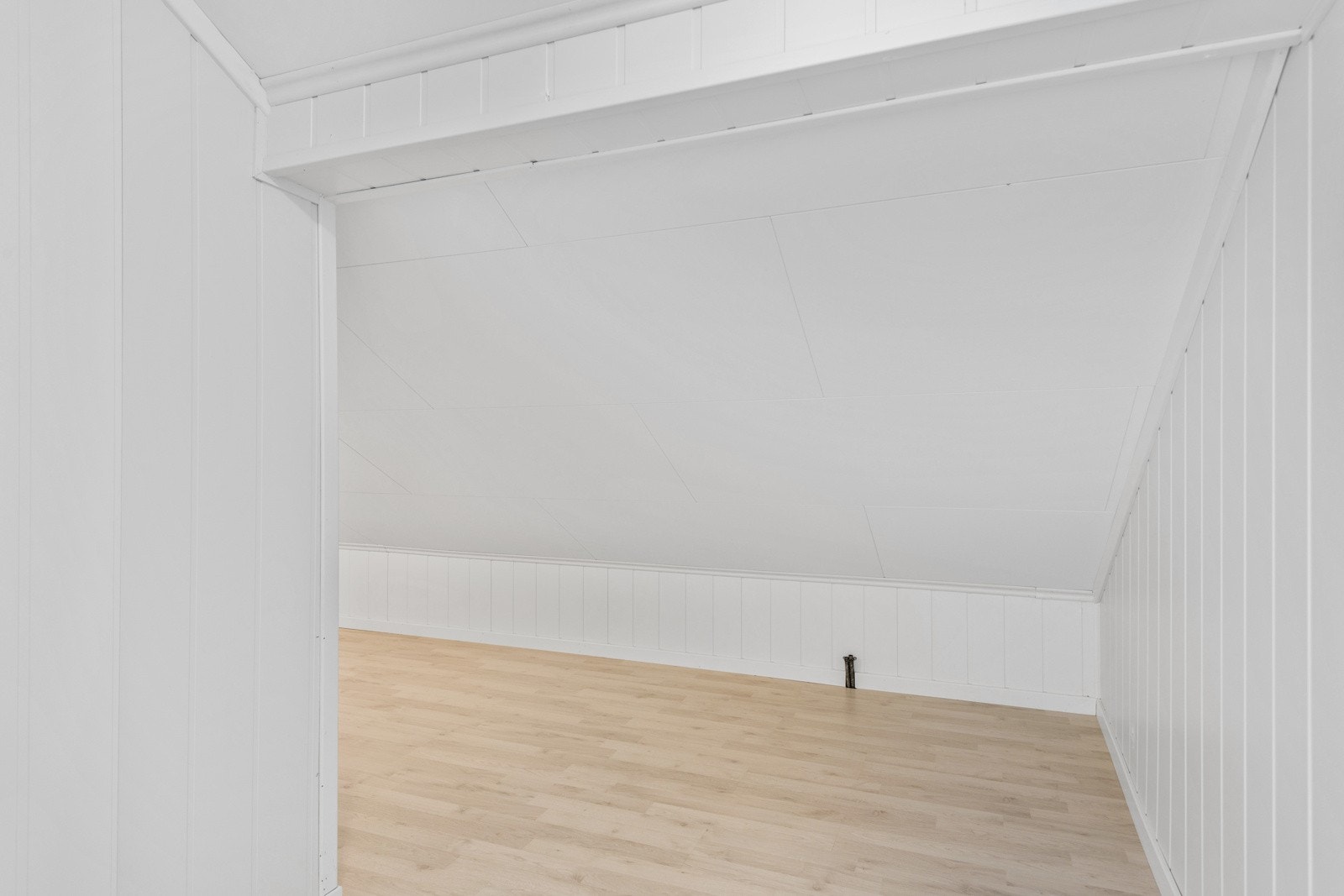 Bodene har ikke måleverdig areal grunnet lav takhøyde. Galleribilde