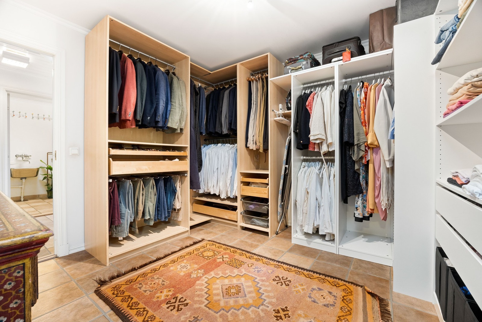 I underetasjens hoveddel er en bod innredet til walk in closet. Galleribilde