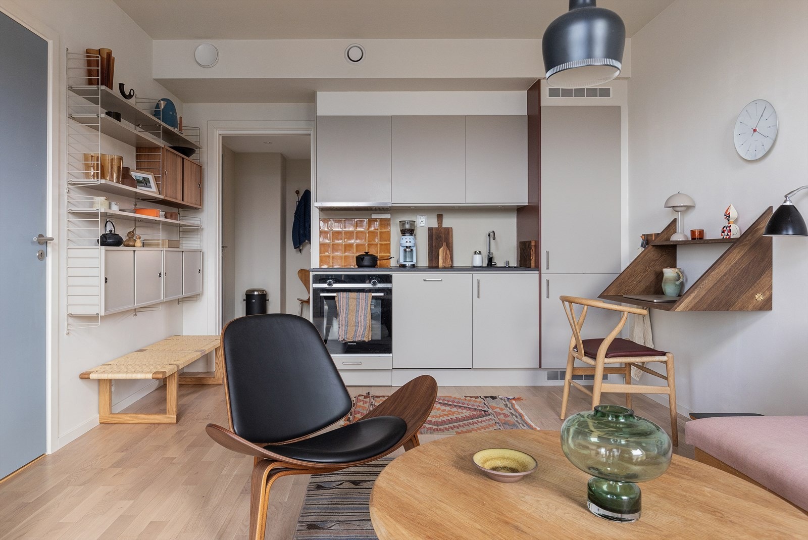 Det er mange fordeler ved å bo i et nytt bygg. En av disse er energieffektiviteten. Strømforbruket til nåværende eier har vært på bare 1 080 kWh pr. år. Her blir med andre ord det totale kostnadsbildet ganske hyggelig. Galleribilde