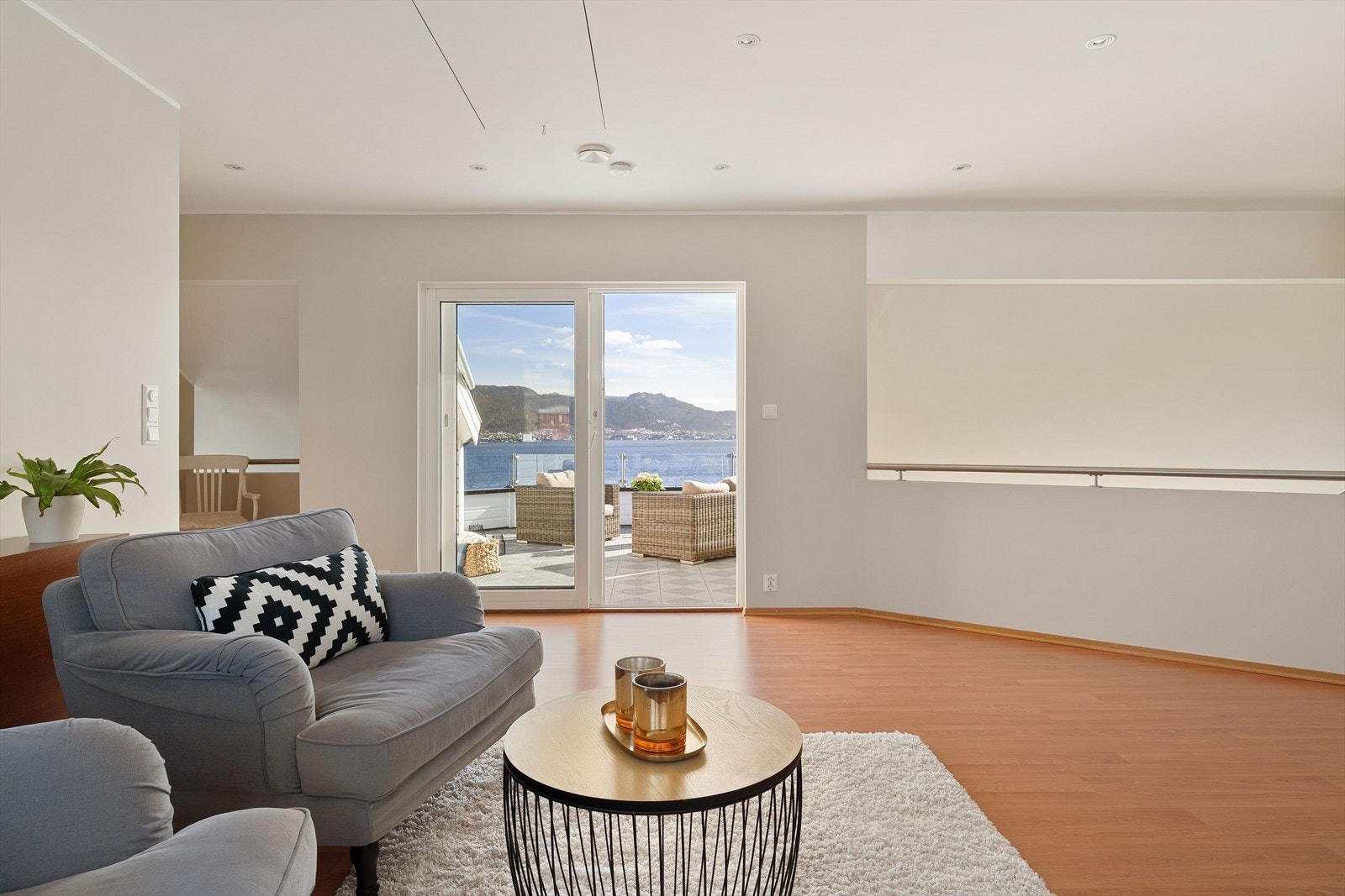 Takterrasse på østsiden med en spektakulær utsikt Galleribilde