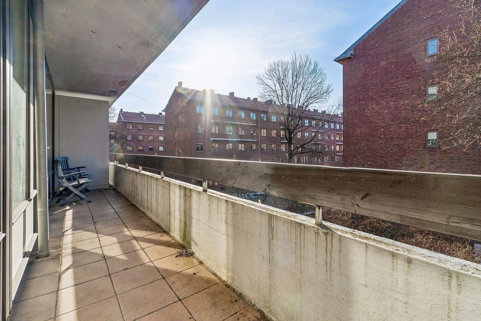 Stor balkong med gode solforhold Galleribilde
