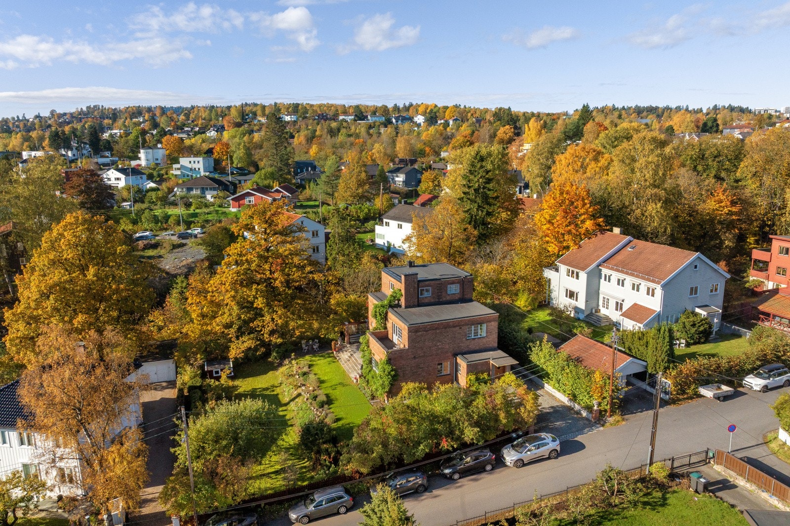 Området består hovedsakelig av klassiske villaer og eneboliger. Galleribilde