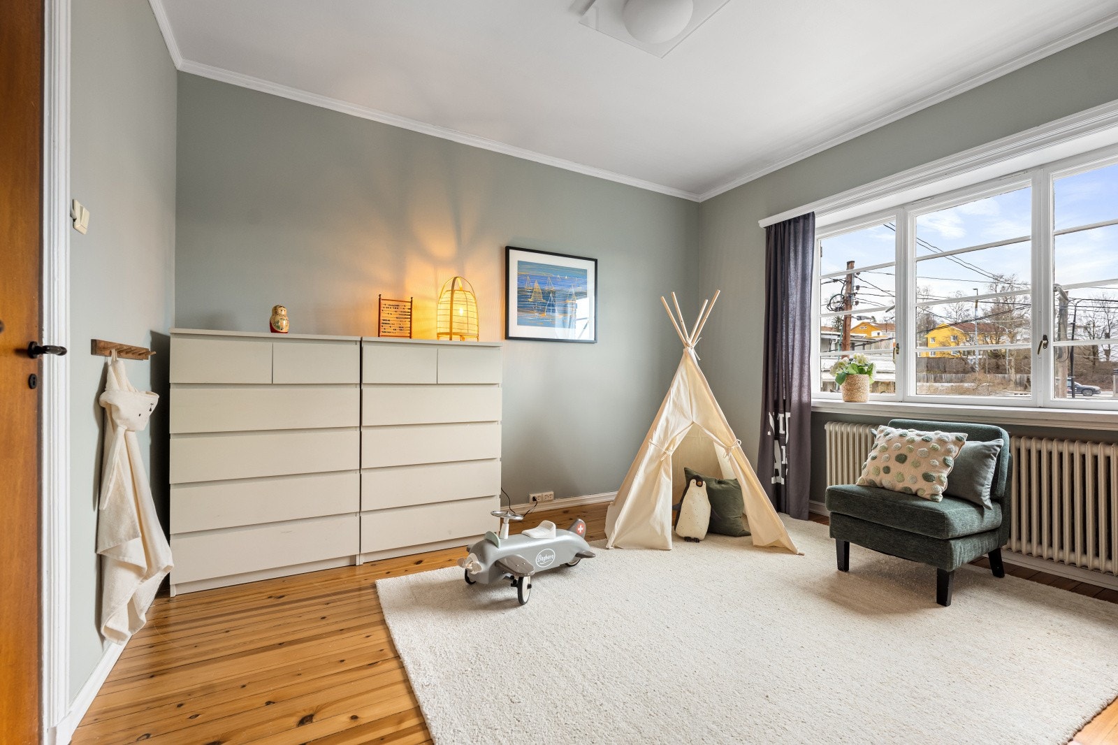 Boligen har totalt fire soverom, fordelt på andre etasje og loft. Galleribilde