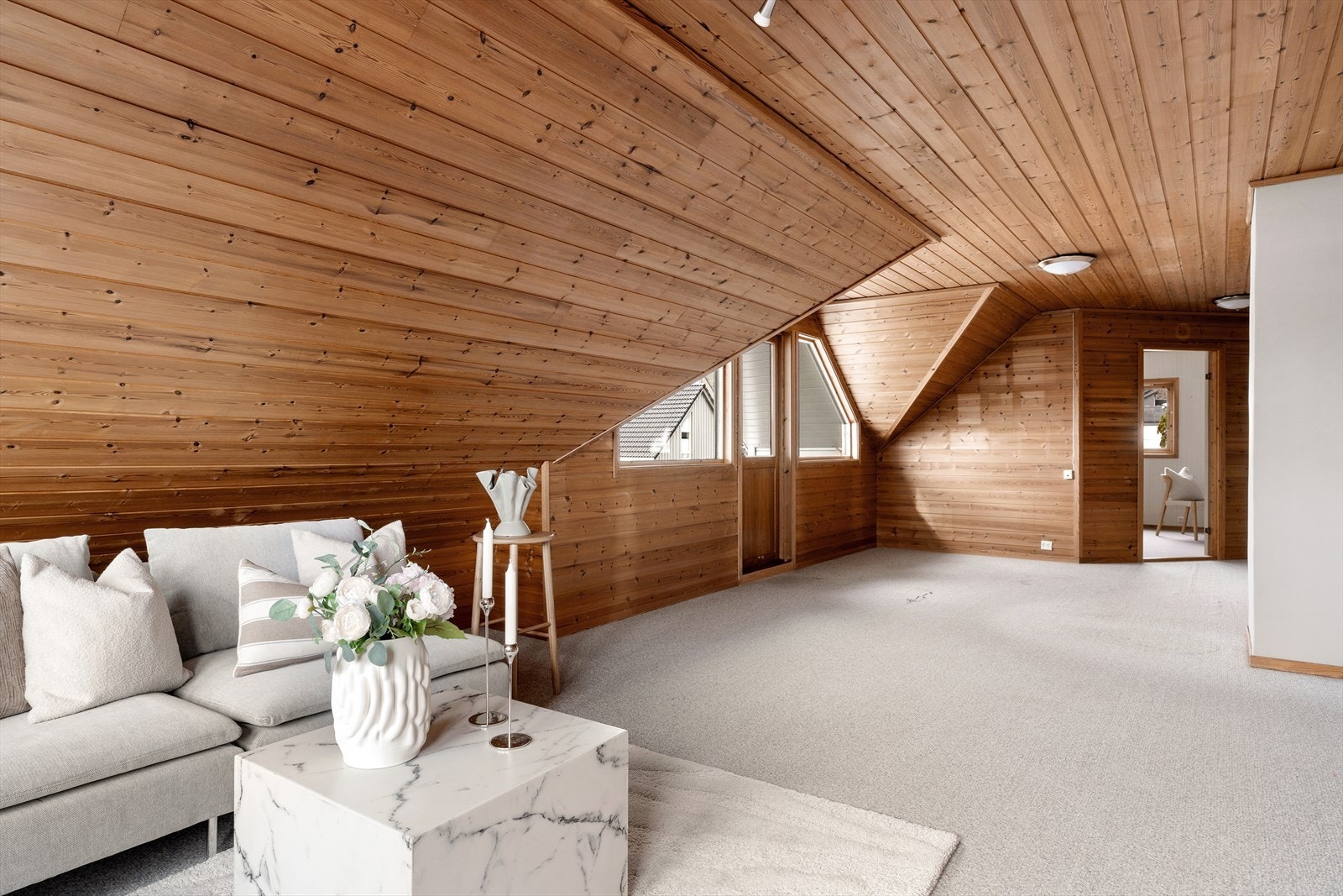 I 2. etasje er det en romslig loftstue. Galleribilde