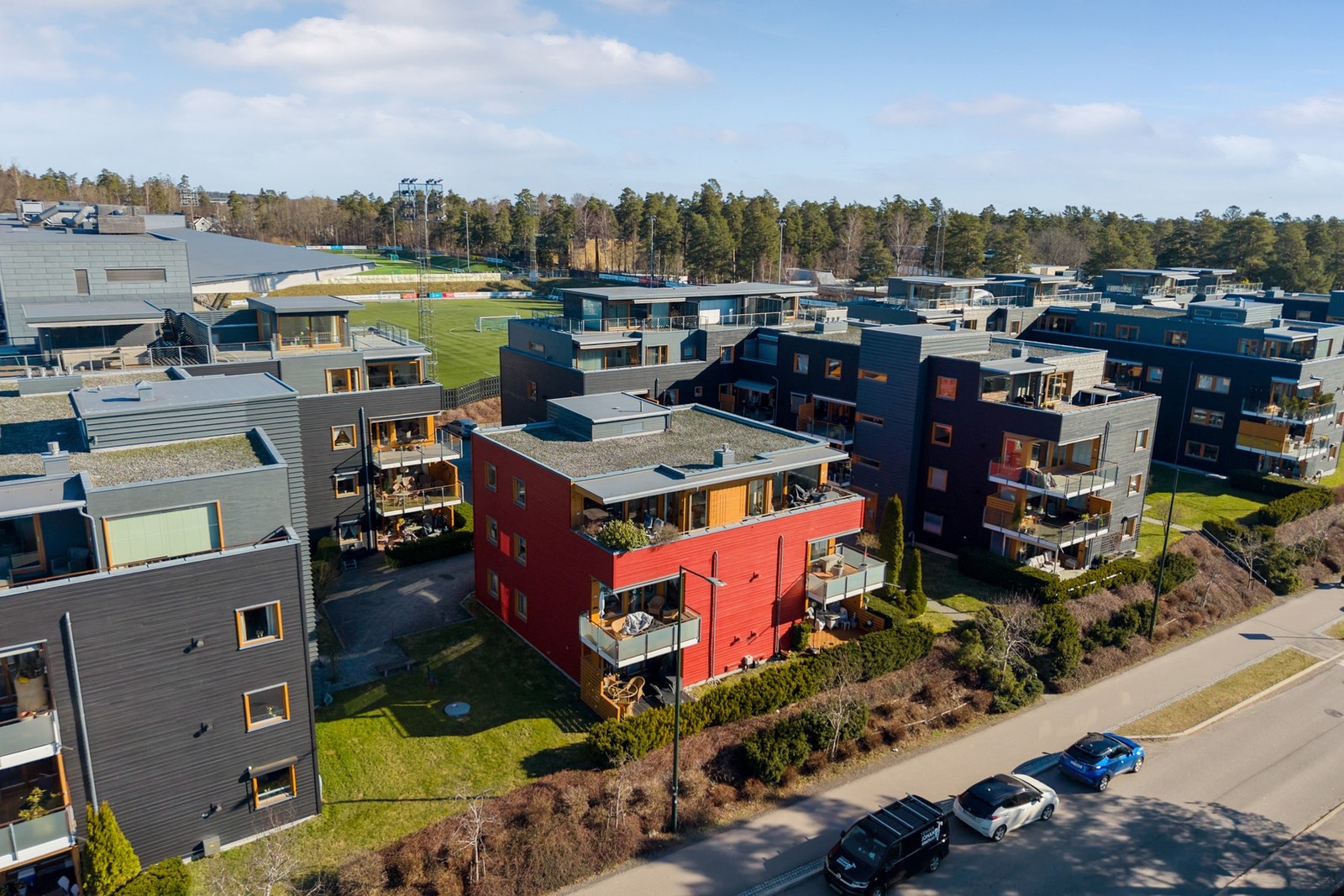 Dette er en bolig som passer godt for deg som ønsker en lettstelt leilighet med funksjonelle løsninger og beliggenhet i et etablert boligområde. Velkommen til visning! Galleribilde