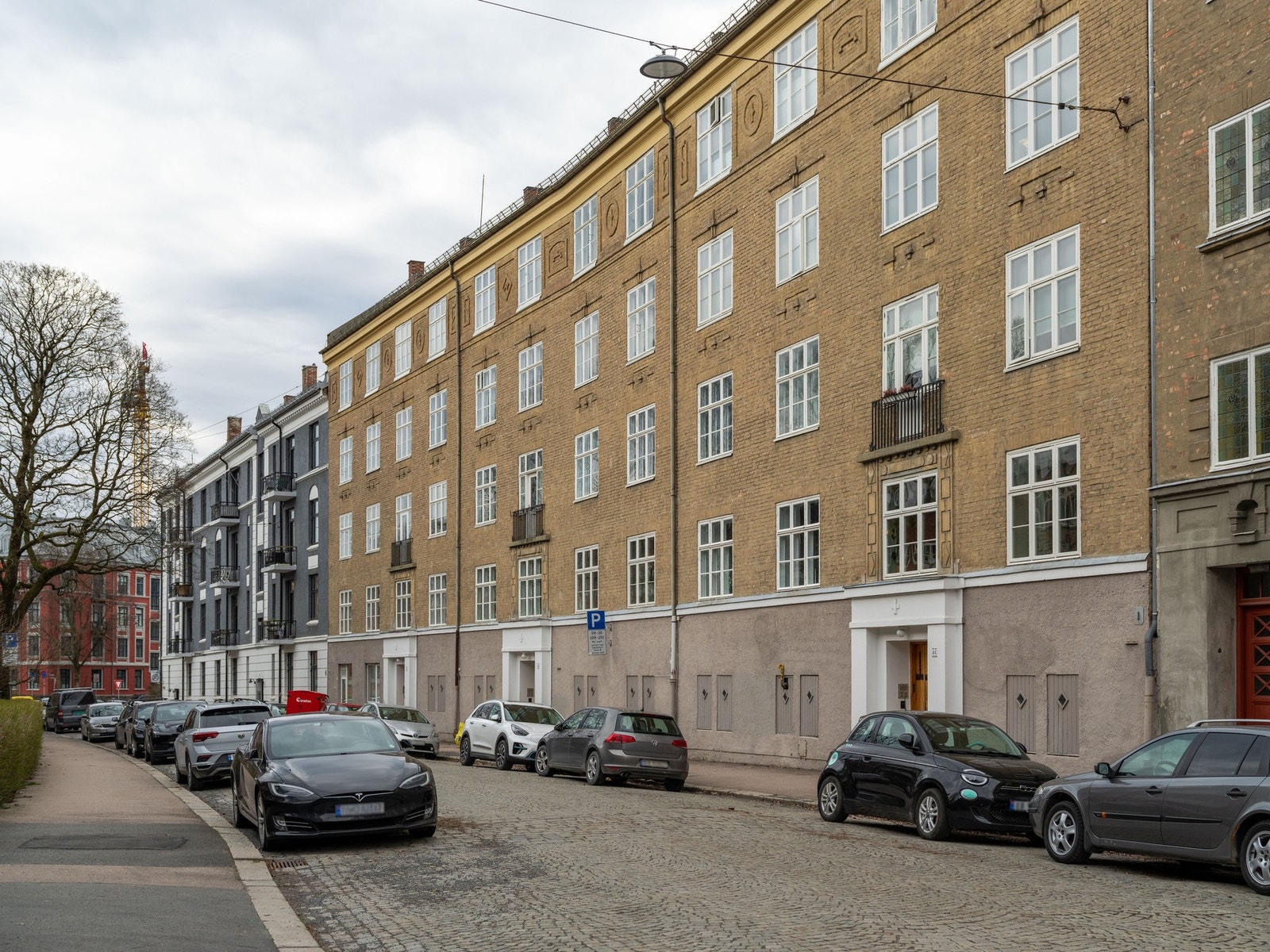 Boligen ligger i et kulturhistorisk viktig nabolag, der flere historiske filmer og serier er spilt inn: Max Manus, Halvbroren, Nr.24 mm. Ofte skildret av Lars Saabye Christensen, som selv har tilknytning til området. Galleribilde
