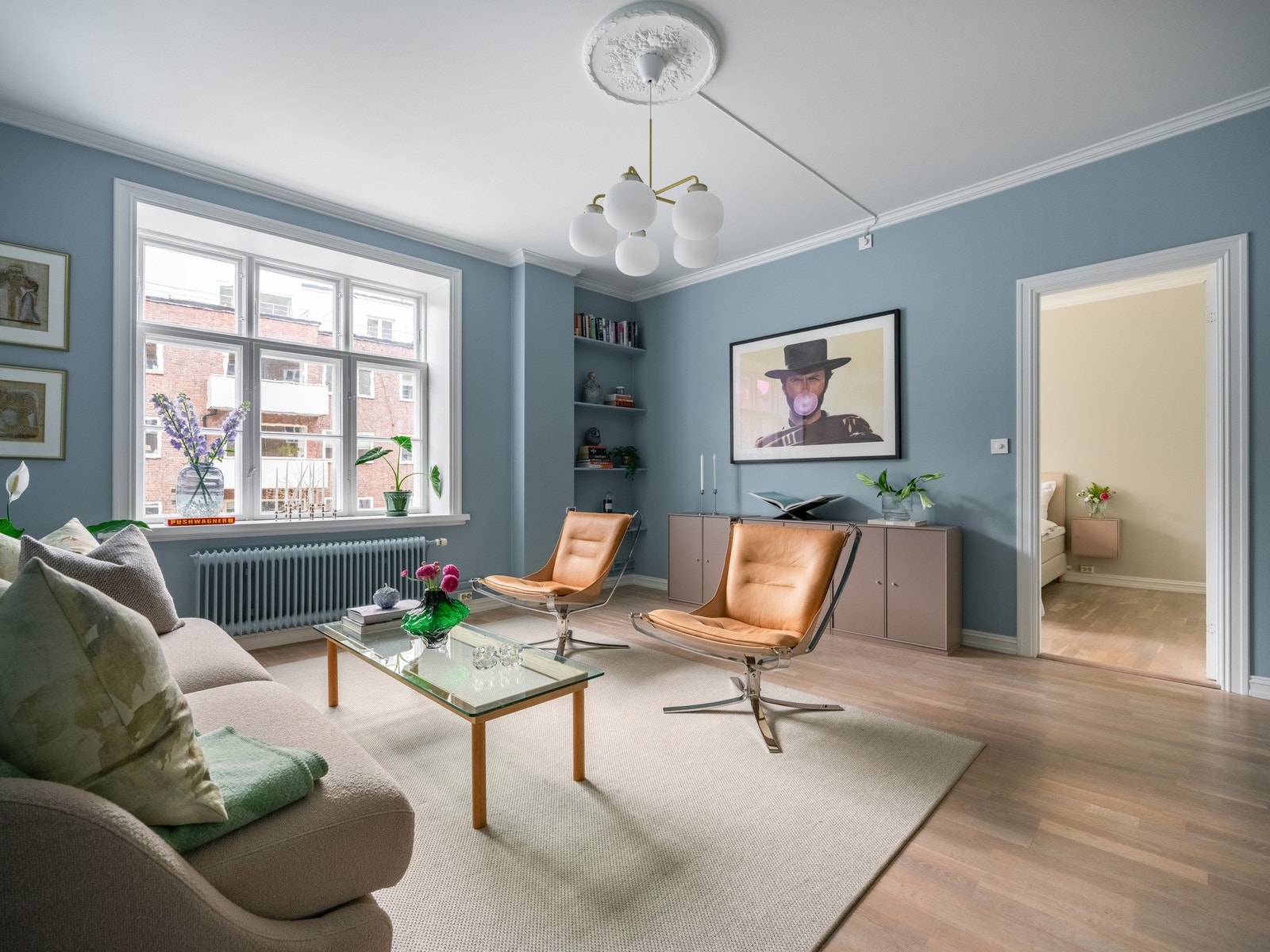 De store, originale vinduene slipper inn rikelig med lys, og bidrar til en svært god atmosfære. Galleribilde