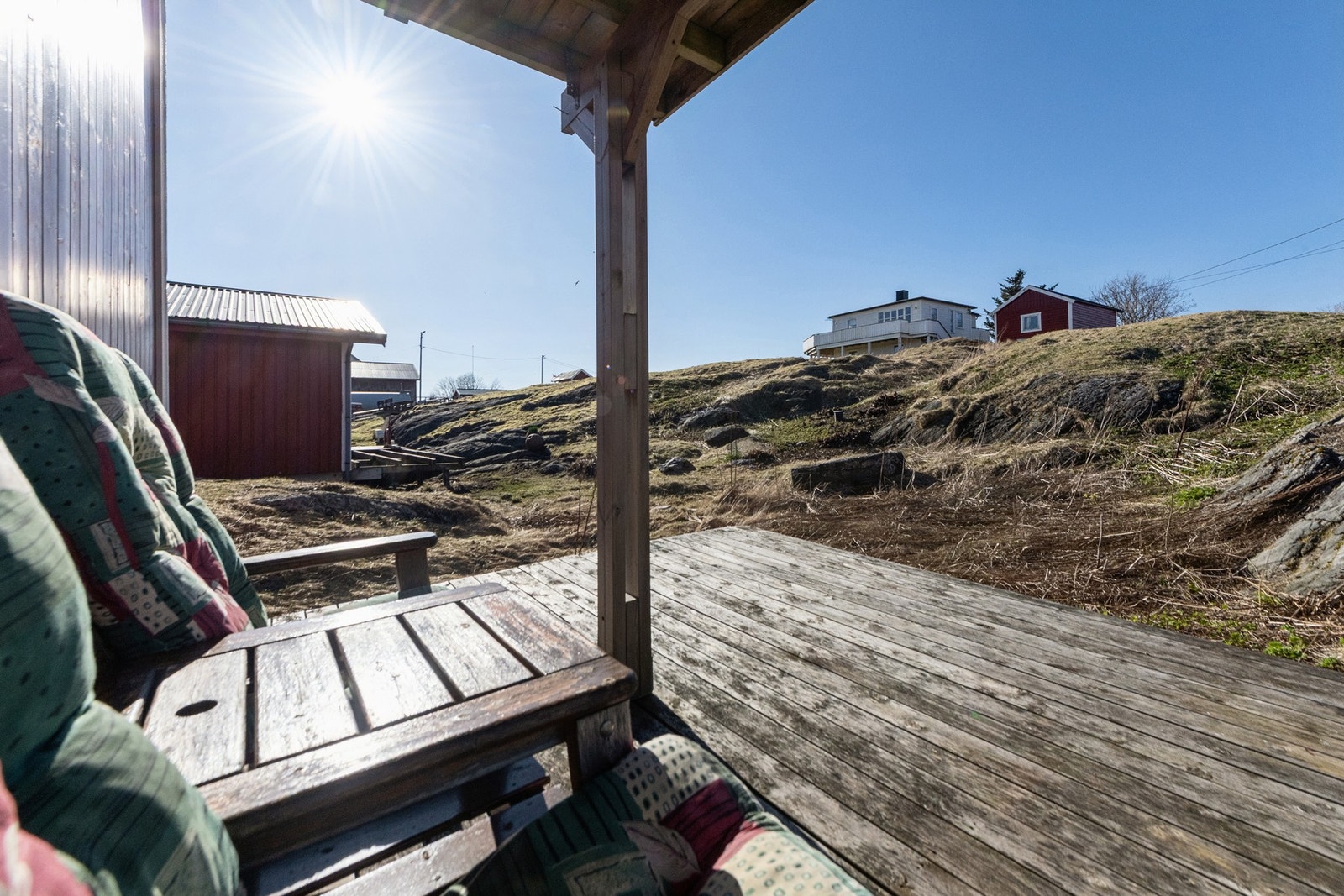 Soleplass ved naustet Galleribilde