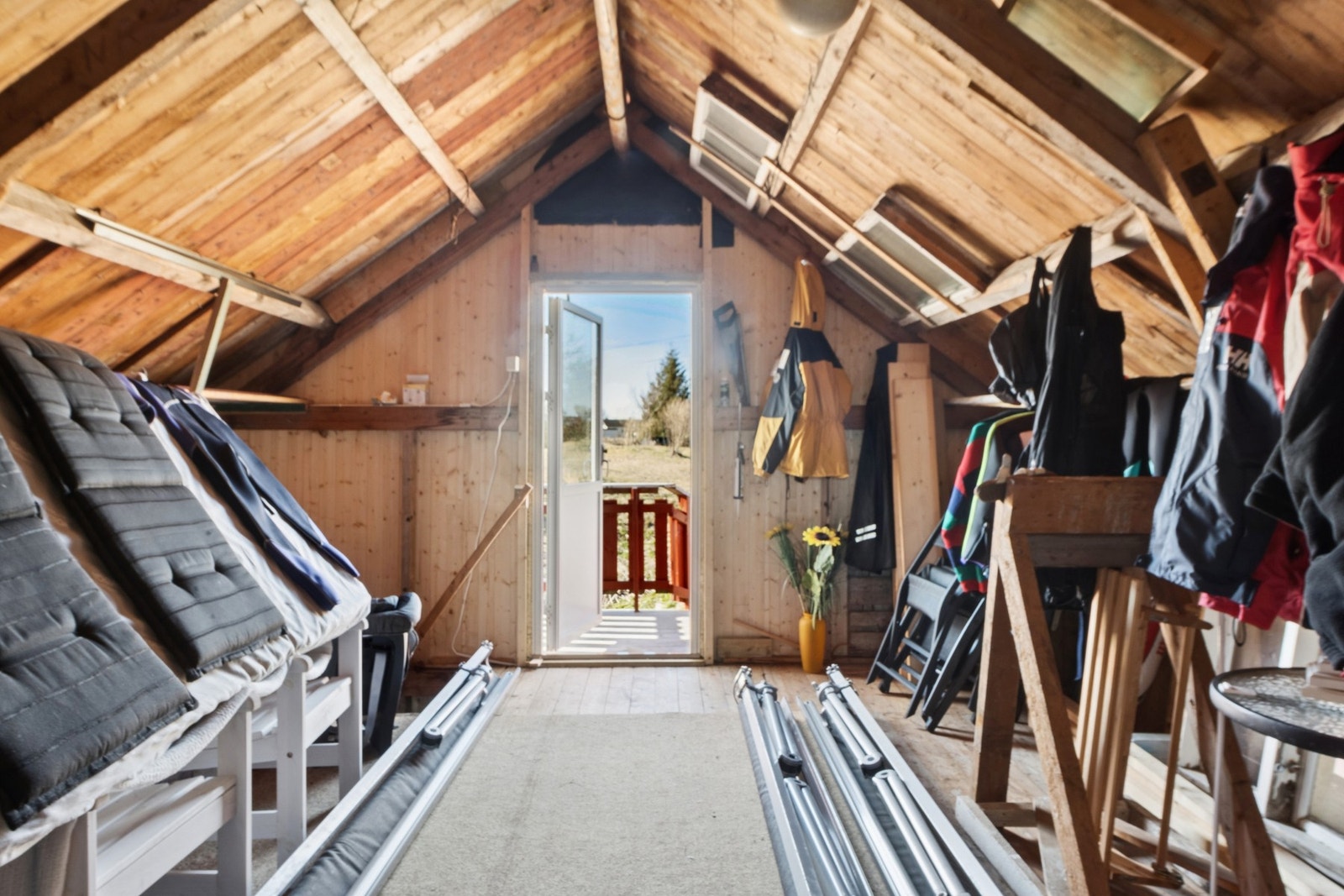 Godt med lagring i loftsetasjen Galleribilde