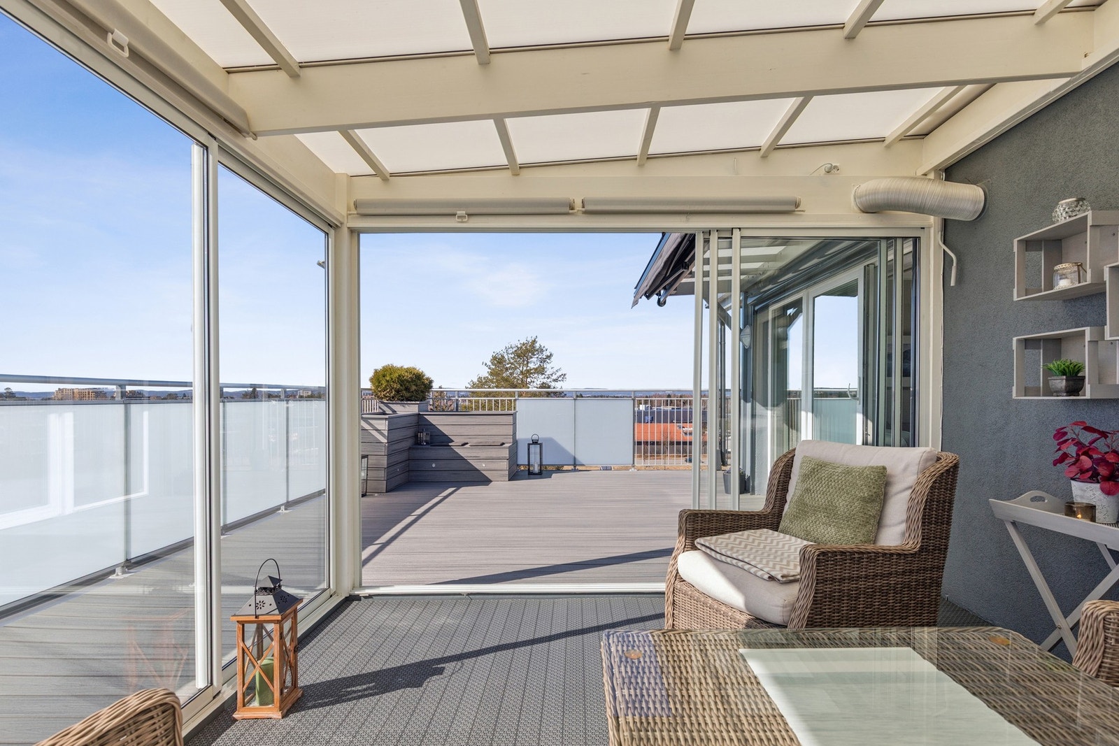 Utgang fra stue til terrasse på 80 kvm. Galleribilde